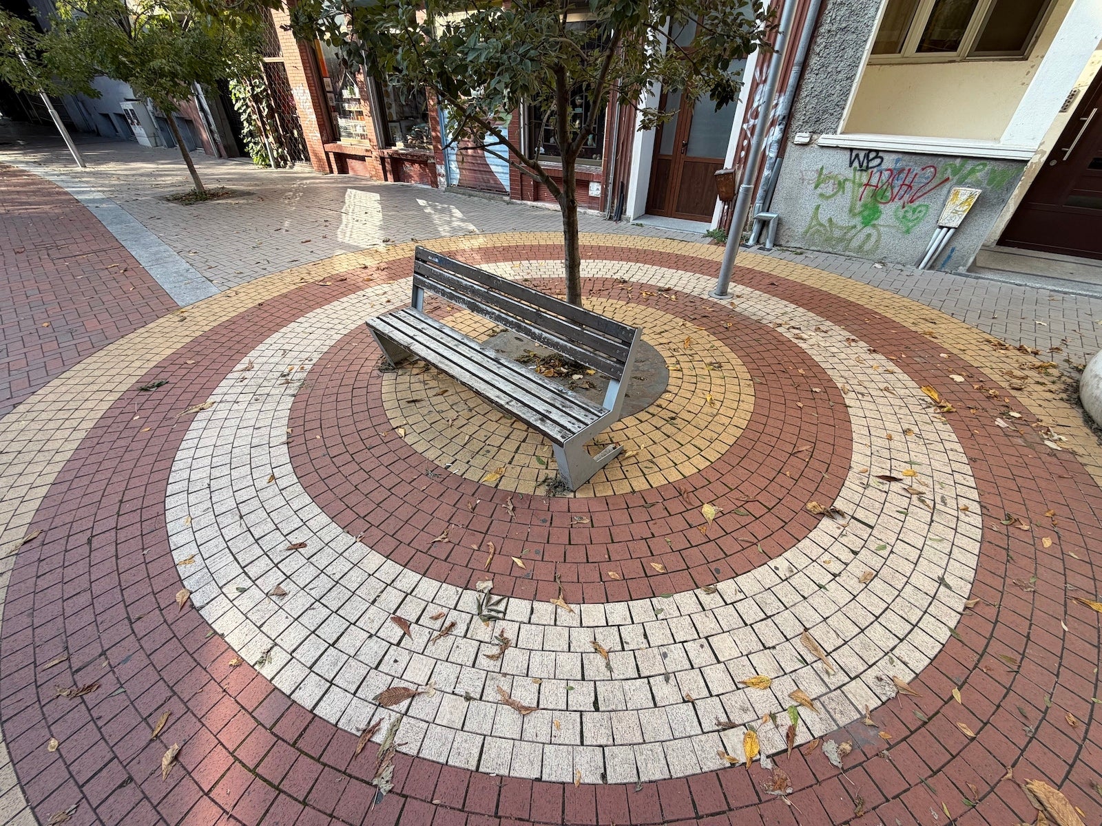 iPhone 17 Pro Max - Vivo X300 Pro vs iPhone 17 Pro Max: photo samples comparison