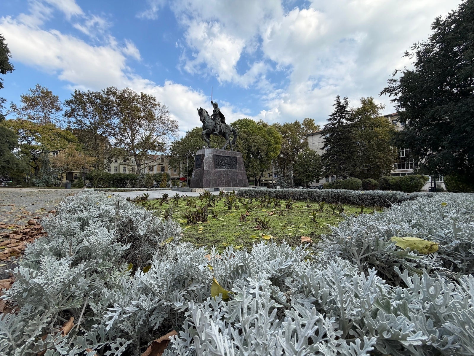 iPhone 17 Pro Max - Vivo X300 Pro vs iPhone 17 Pro Max: photo samples comparison