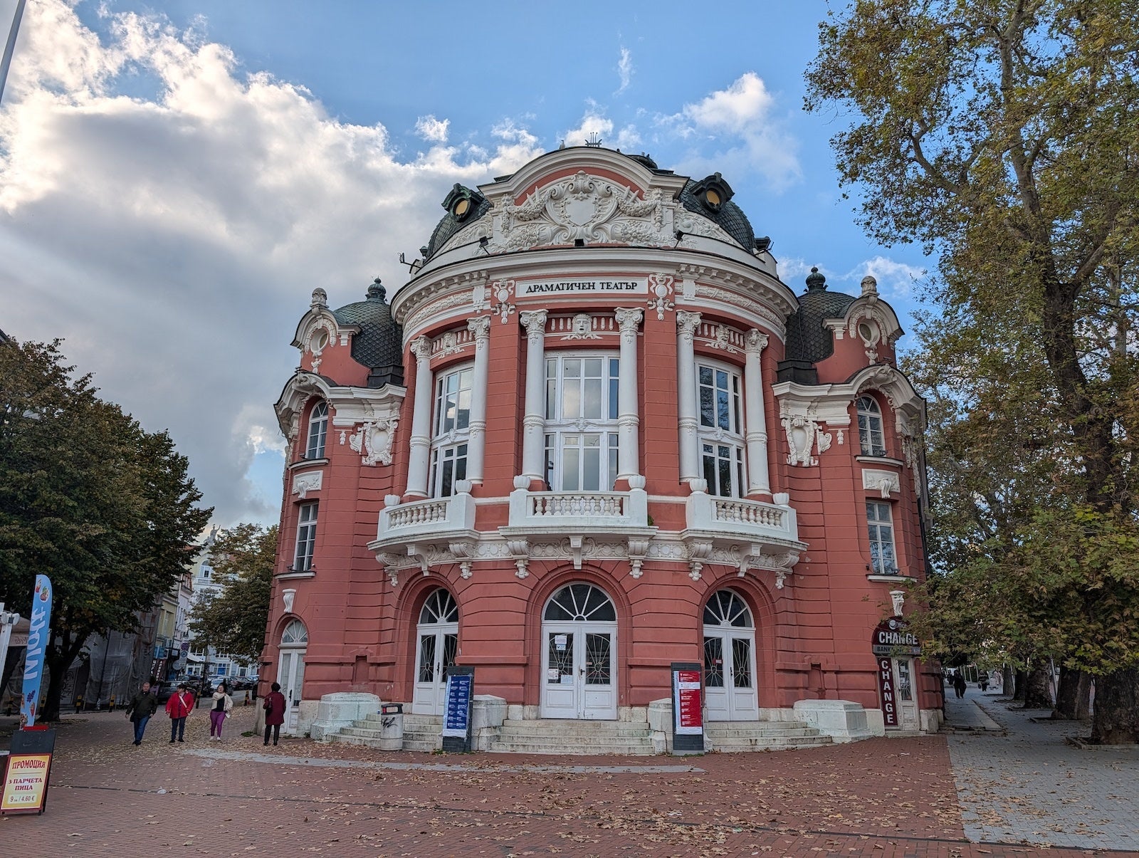 Pixel 10 Pro XL - Vivo X300 Pro vs Pixel 10 Pro XL: camera comparison