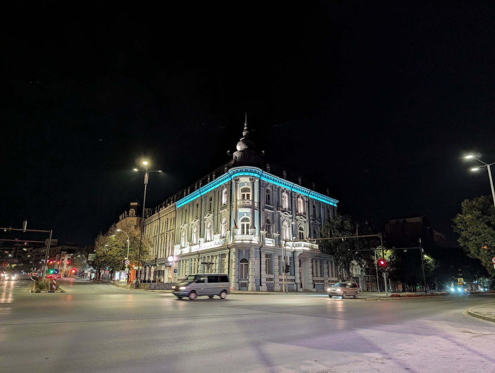 Pixel 10 Pro XL - Vivo X300 Pro vs Pixel 10 Pro XL: camera comparison