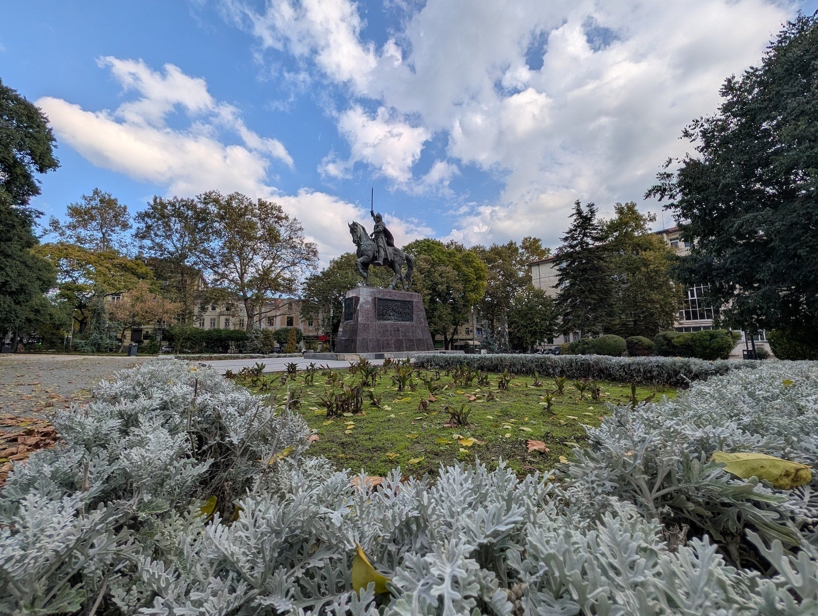 Pixel 10 Pro XL - Vivo X300 Pro vs Pixel 10 Pro XL: camera comparison