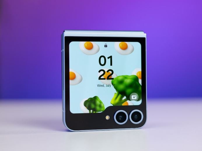 Samsung Galaxy Z Flip 6 outer display