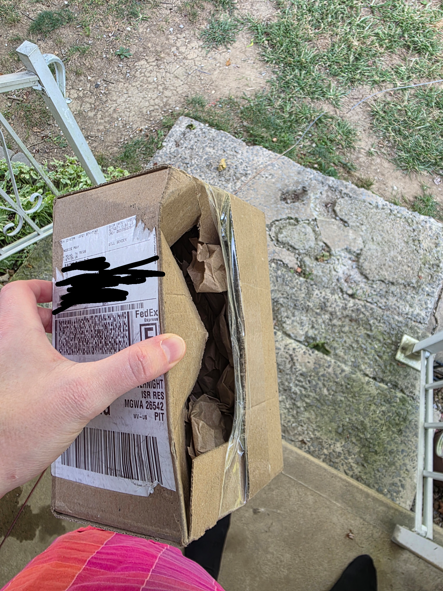 Image source – User Teach8870, Reddit - AT&amp;T iPhones keep disappearing on delivery: users left with empty boxes and disappointment