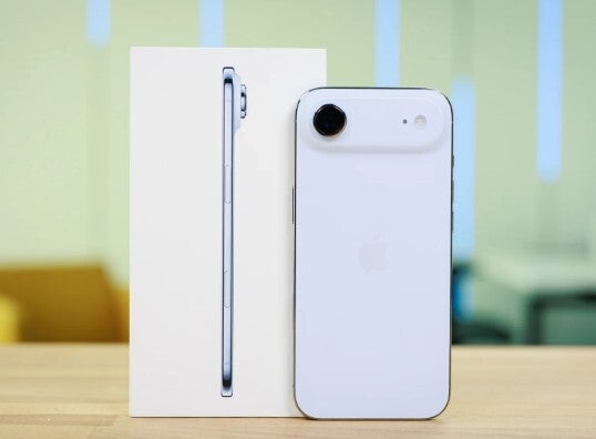 Picture of the iPhone Air and its box.