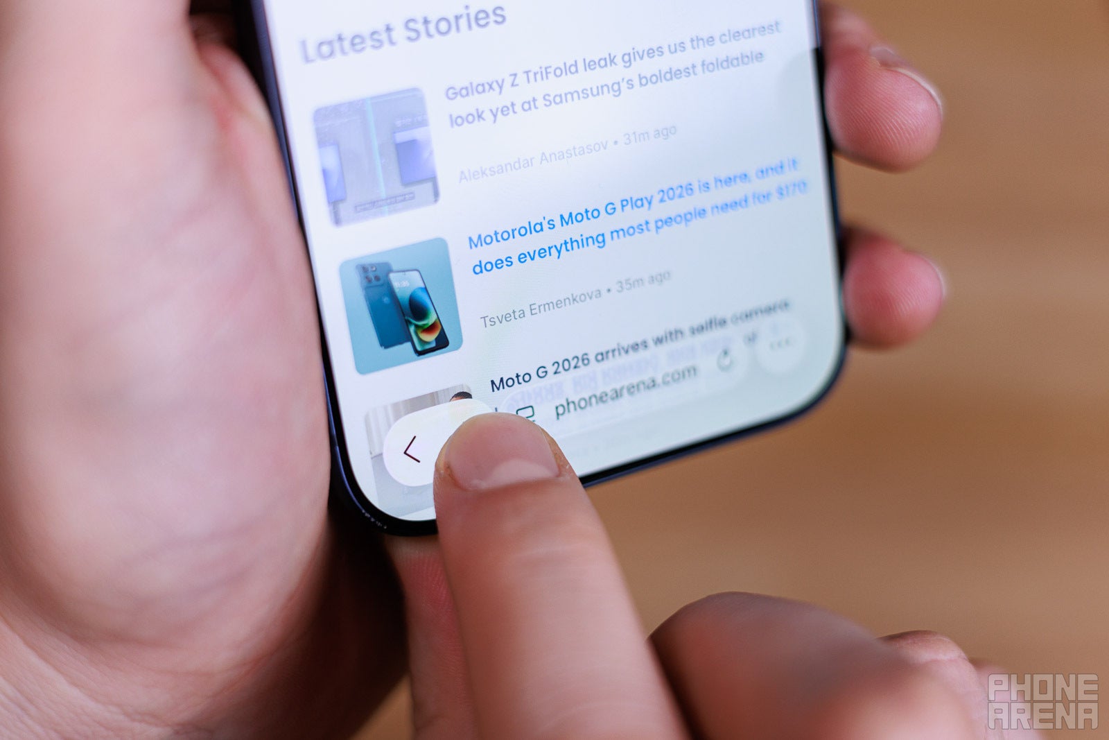 Did I tap Forward or did I tap Back? Guess! (Image credit - PhoneArena) - Safari on iOS 26 is a mess, but you can fix some of it