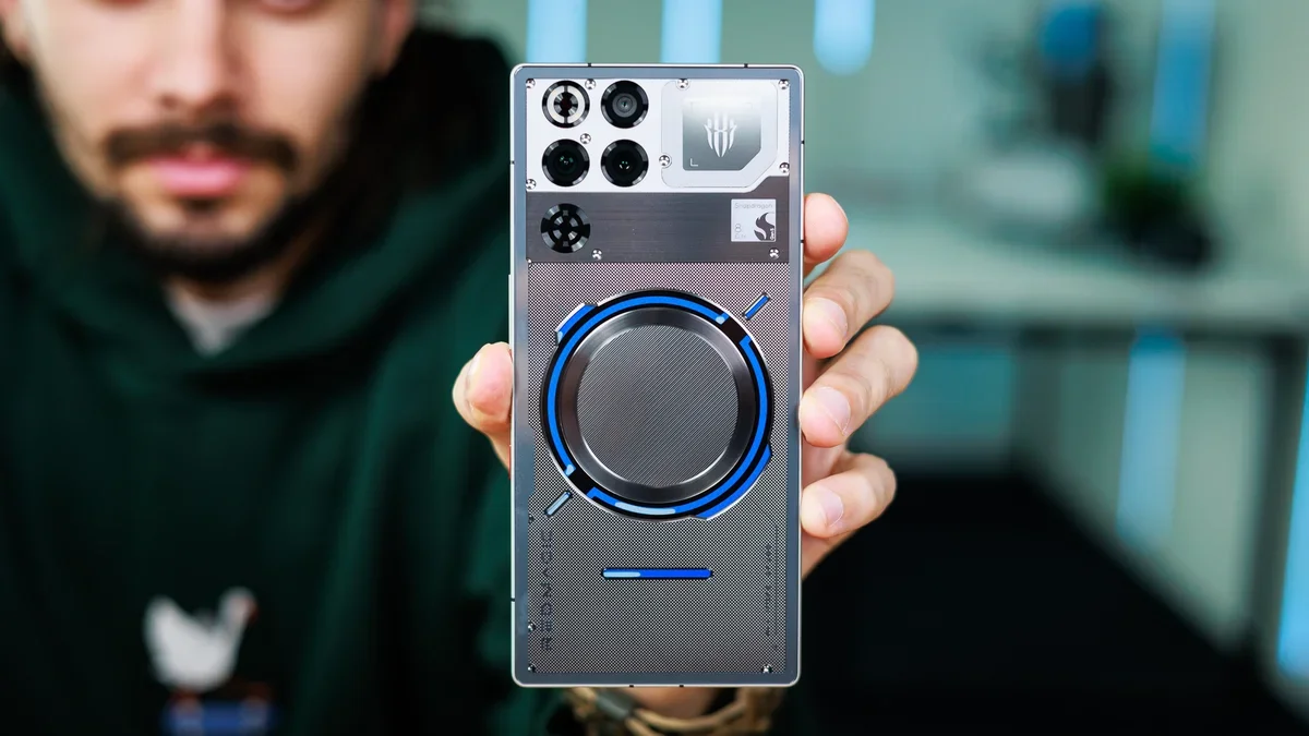 What&#039;s it like to live with a 7,500 mAh phone?