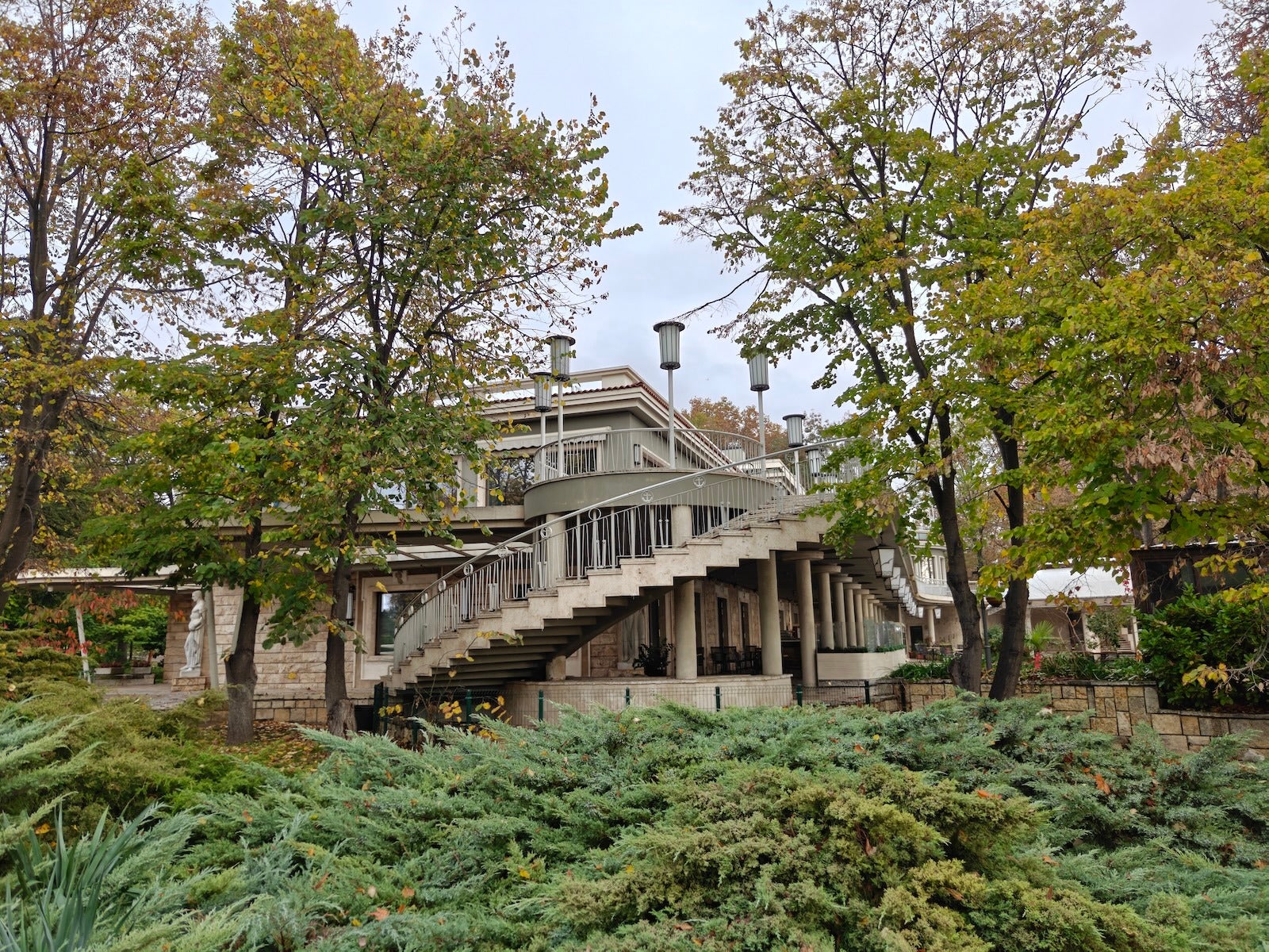 OnePlus 15 - OnePlus 15 vs OnePlus 13: Sample Photos Comparison