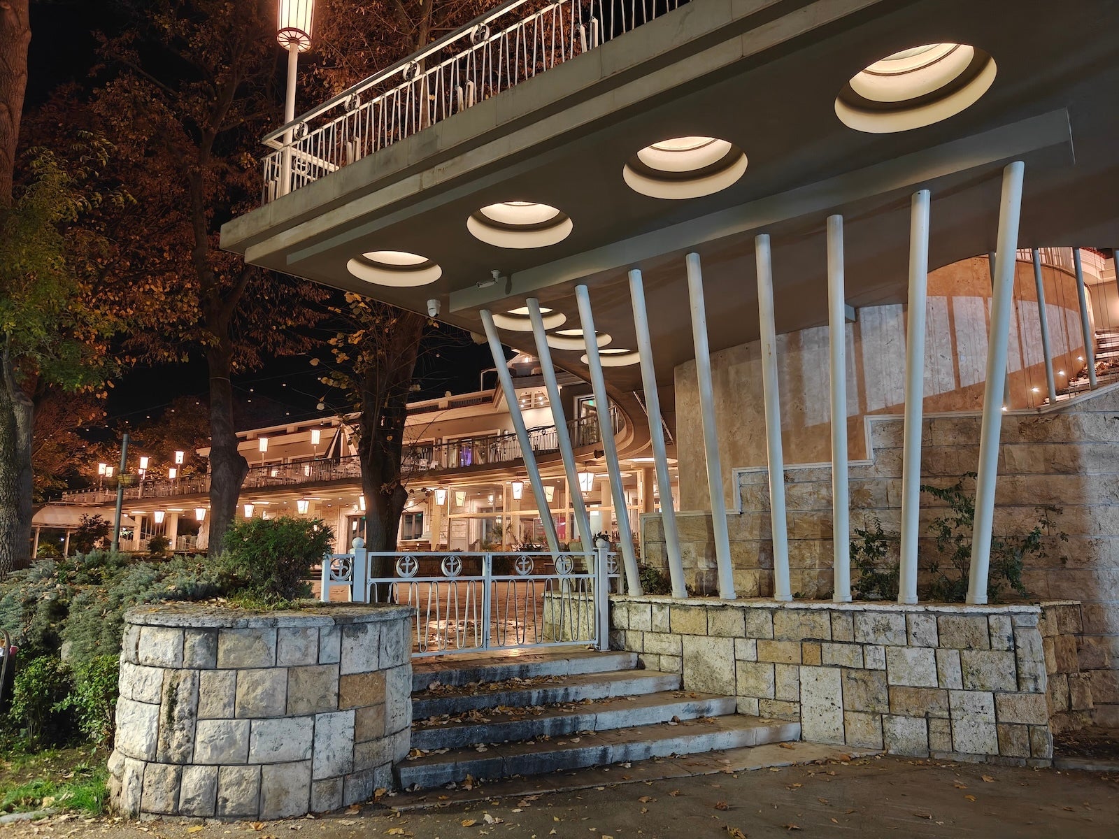 OnePlus 15 - OnePlus 15 vs OnePlus 13: Sample Photos Comparison