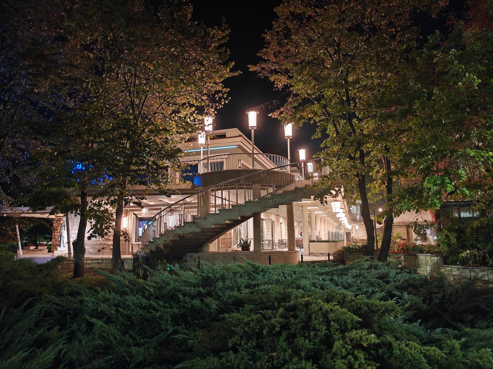 OnePlus 15 - OnePlus 15 vs OnePlus 13: Sample Photos Comparison