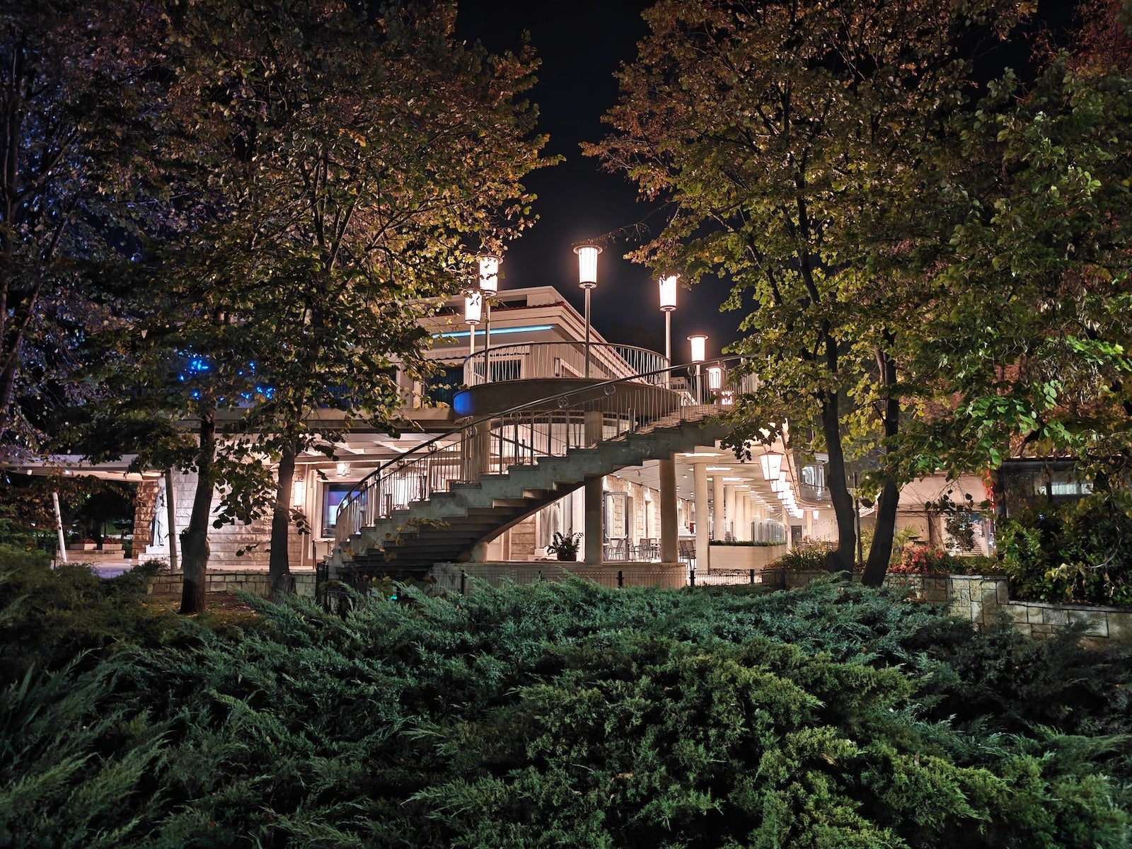 OnePlus 13 - OnePlus 15 vs OnePlus 13: Sample Photos Comparison