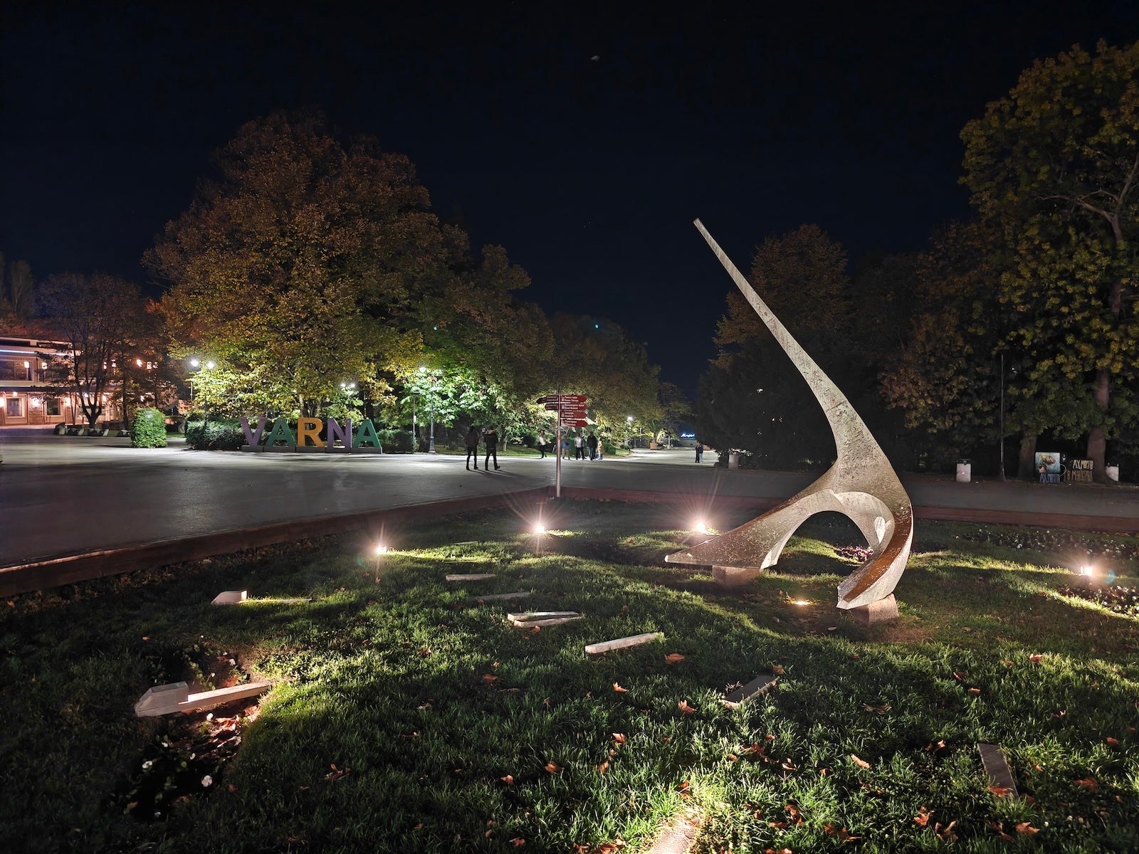 OnePlus 13 - OnePlus 15 vs OnePlus 13: Sample Photos Comparison