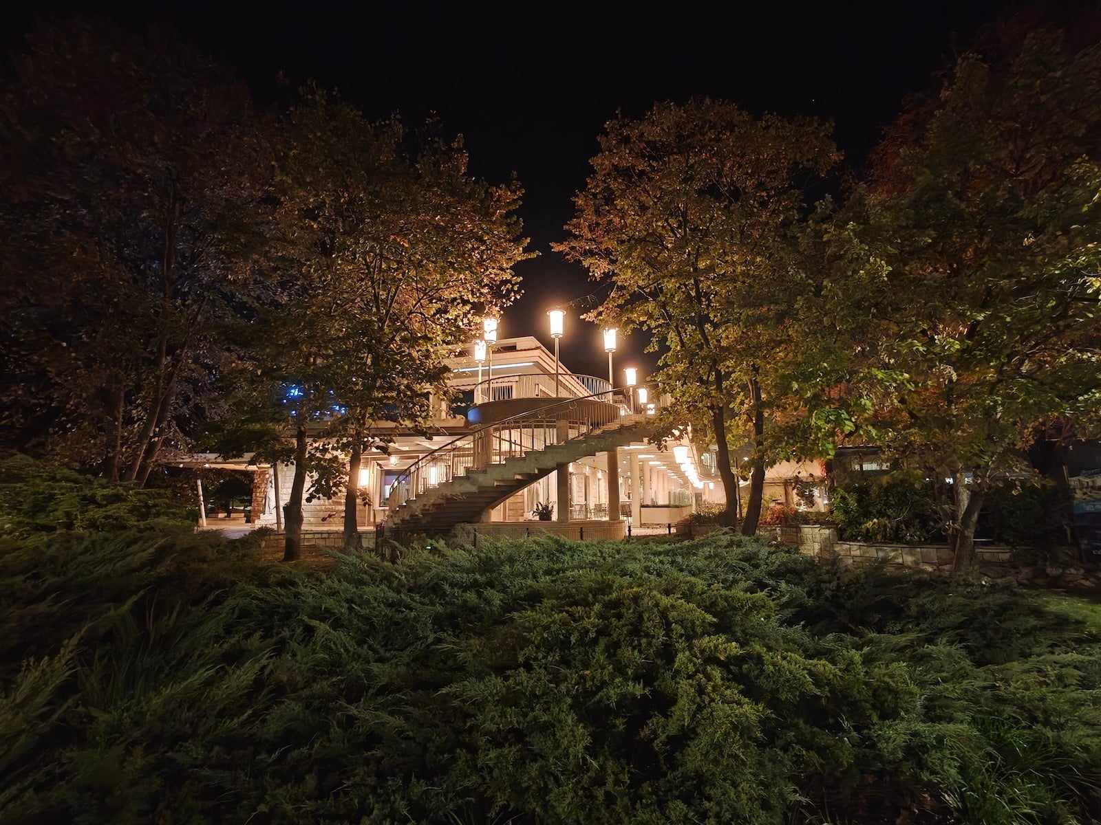 OnePlus 15 - OnePlus 15 vs OnePlus 13: Sample Photos Comparison