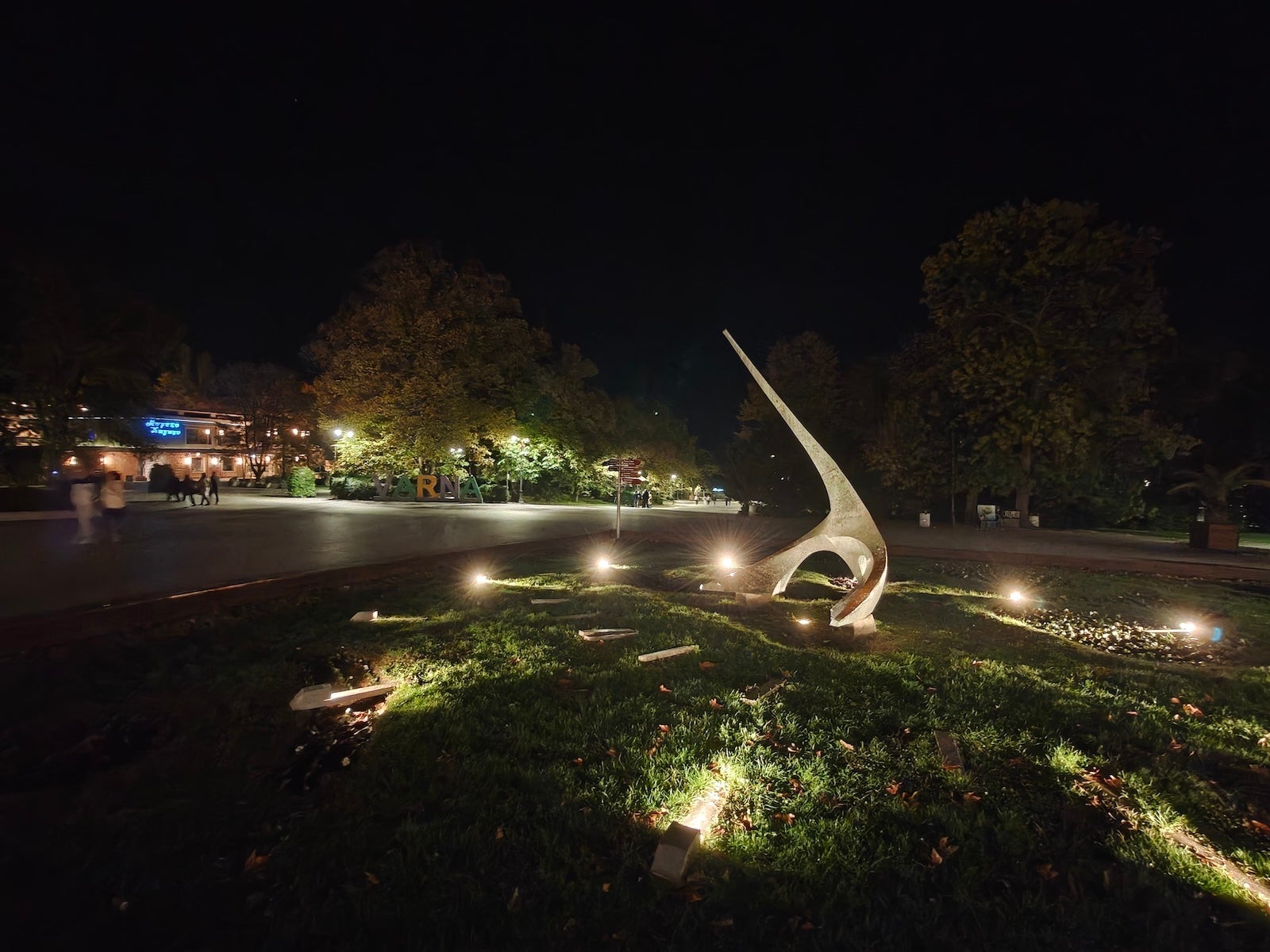 OnePlus 15 - OnePlus 15 vs OnePlus 13: Sample Photos Comparison