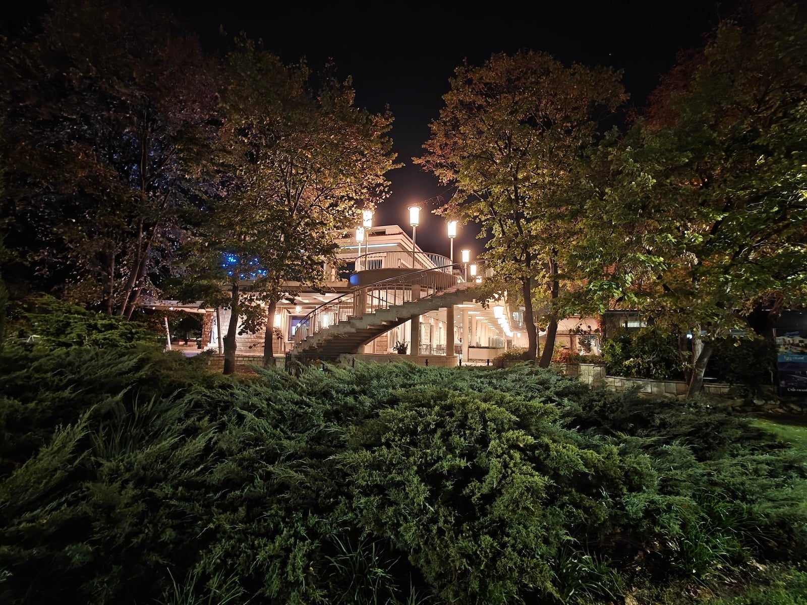 OnePlus 13 - OnePlus 15 vs OnePlus 13: Sample Photos Comparison