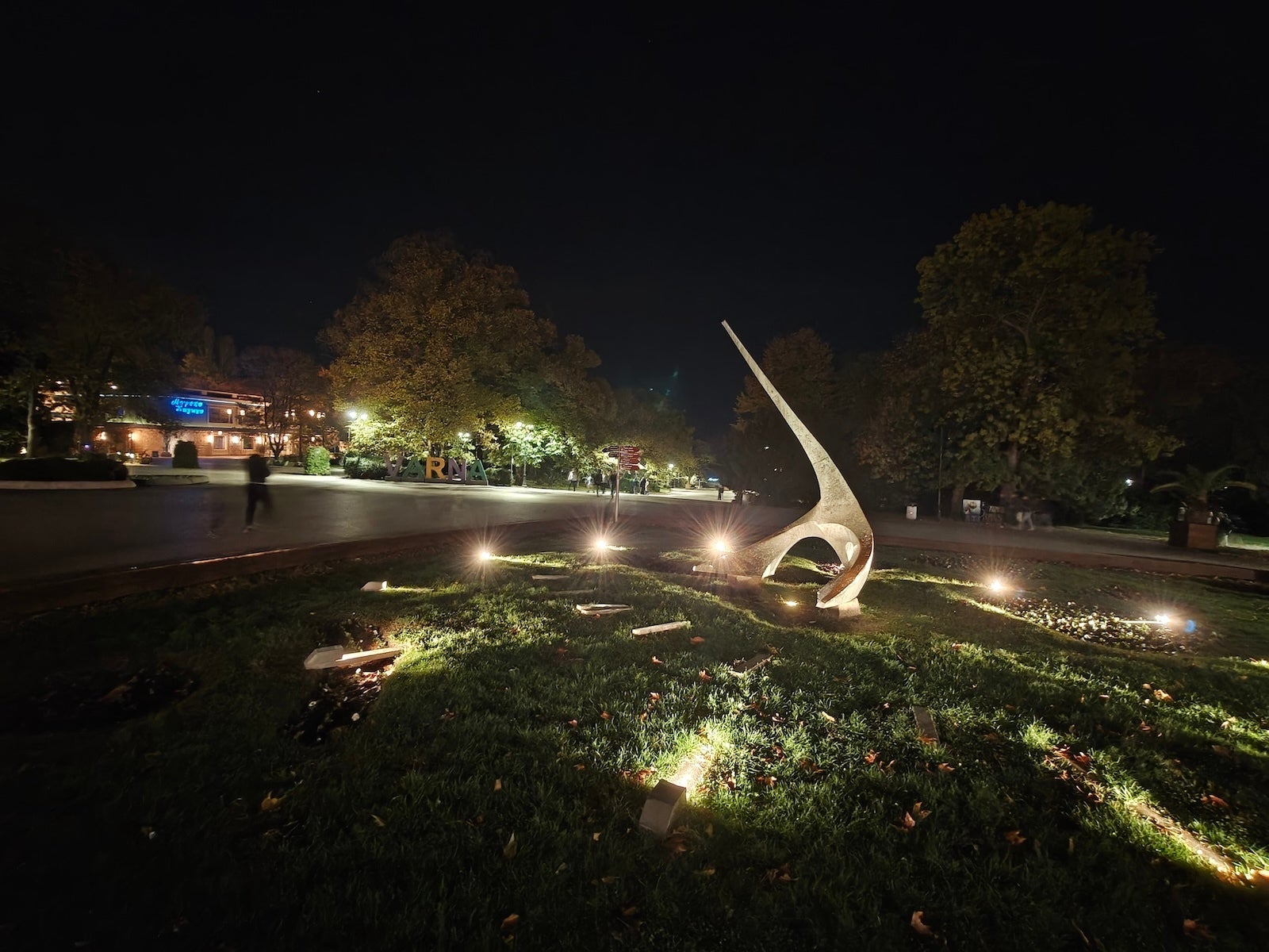 OnePlus 13 - OnePlus 15 vs OnePlus 13: Sample Photos Comparison