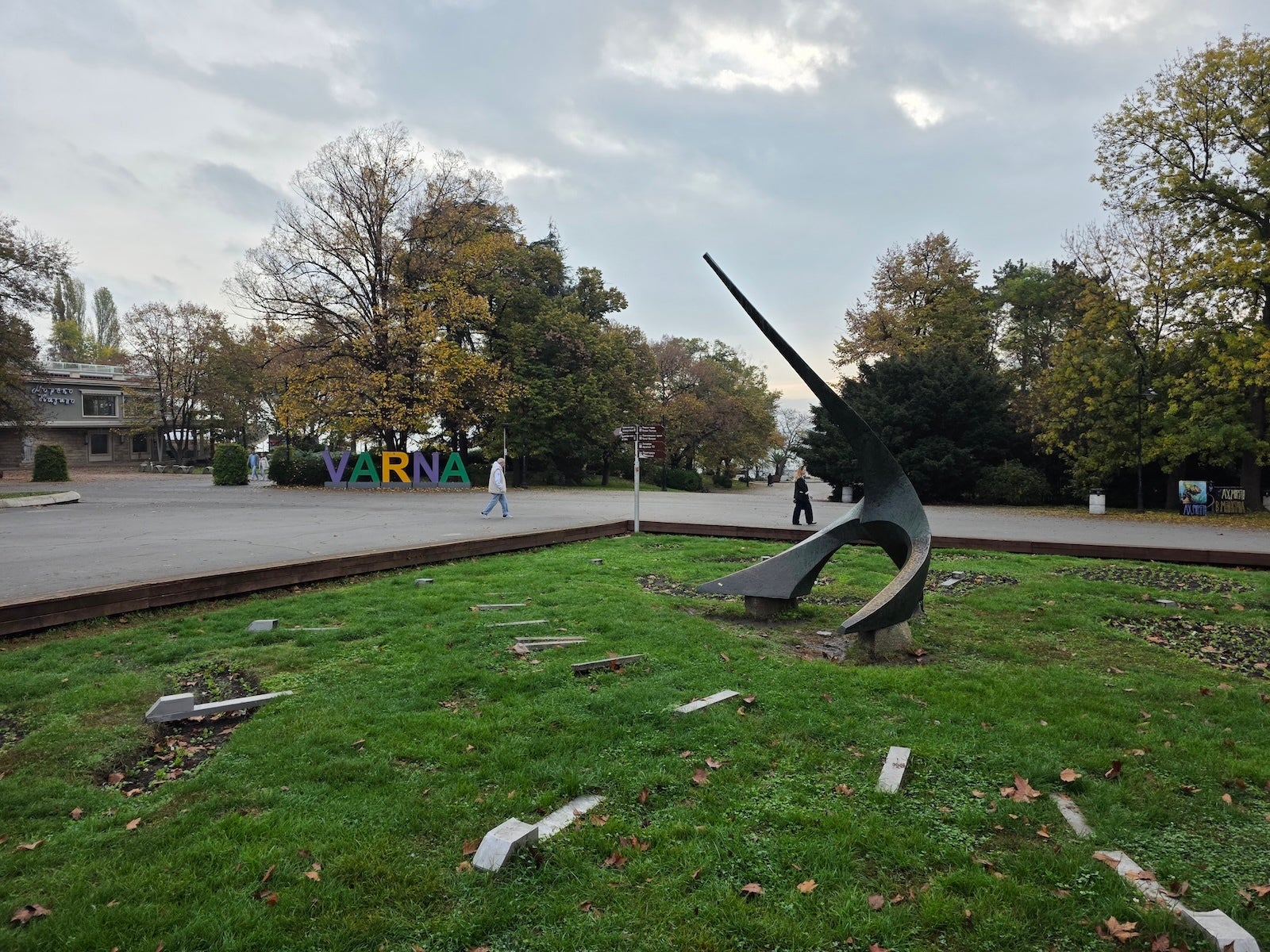 Galaxy S25 Ultra - OnePlus 15 vs Galaxy S25 Ultra: Sample Photos Comparison