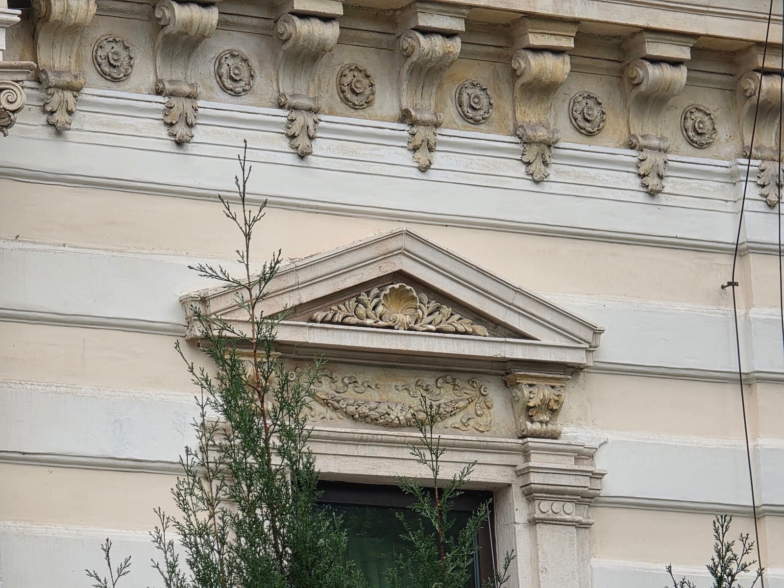 Galaxy S25 Ultra - OnePlus 15 vs Galaxy S25 Ultra: Sample Photos Comparison