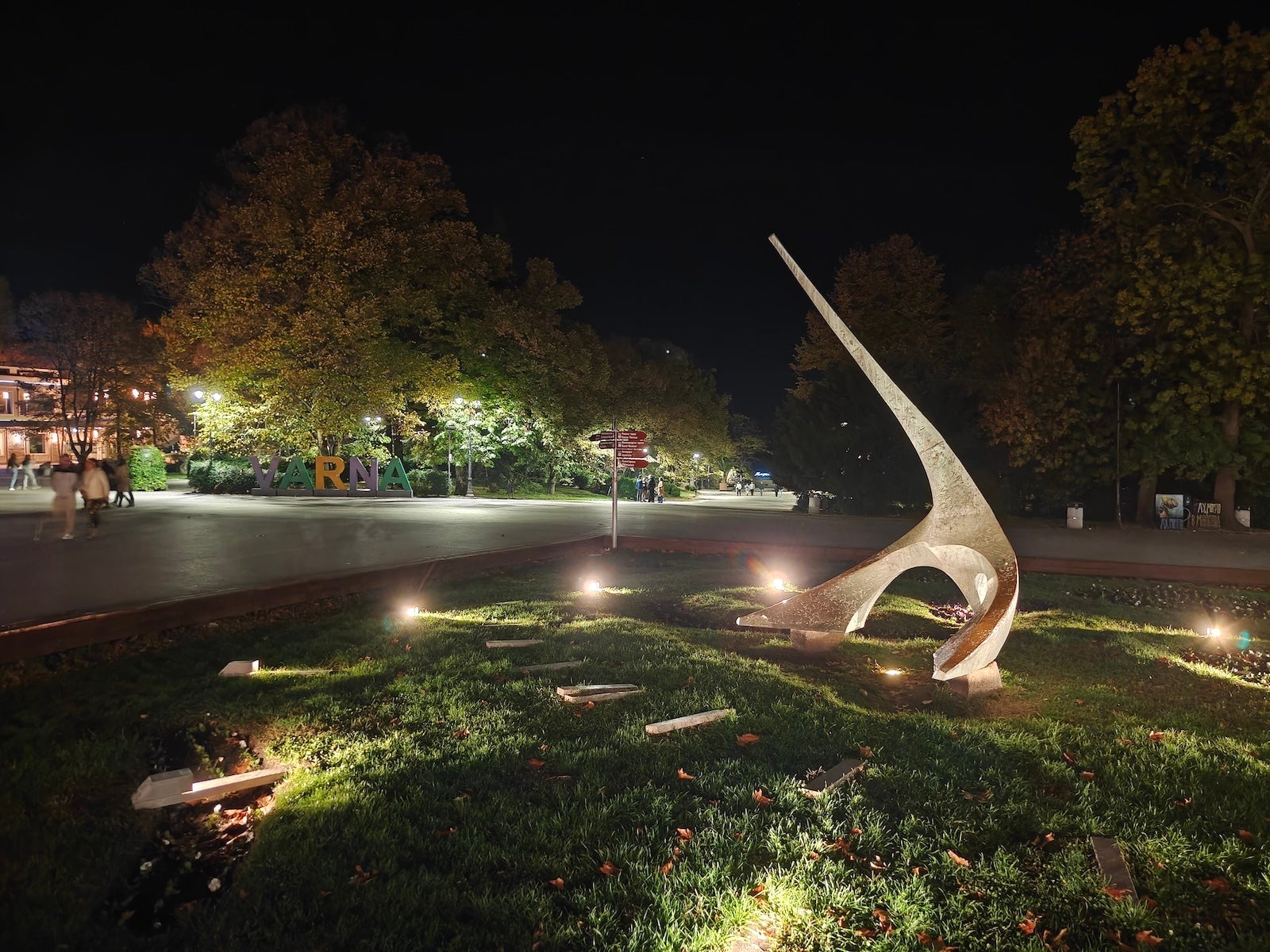 OnePlus 15 - OnePlus 15 vs Galaxy S25 Ultra: Sample Photos Comparison