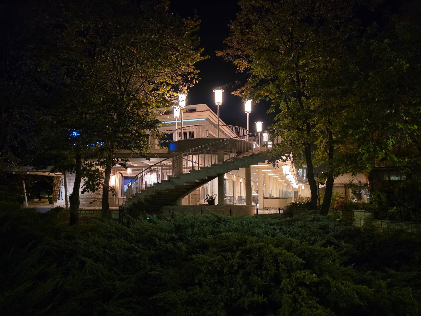 Galaxy S25 Ultra - OnePlus 15 vs Galaxy S25 Ultra: Sample Photos Comparison