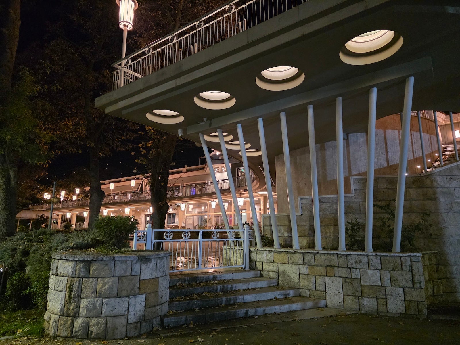 Galaxy S25 Ultra - OnePlus 15 vs Galaxy S25 Ultra: Sample Photos Comparison