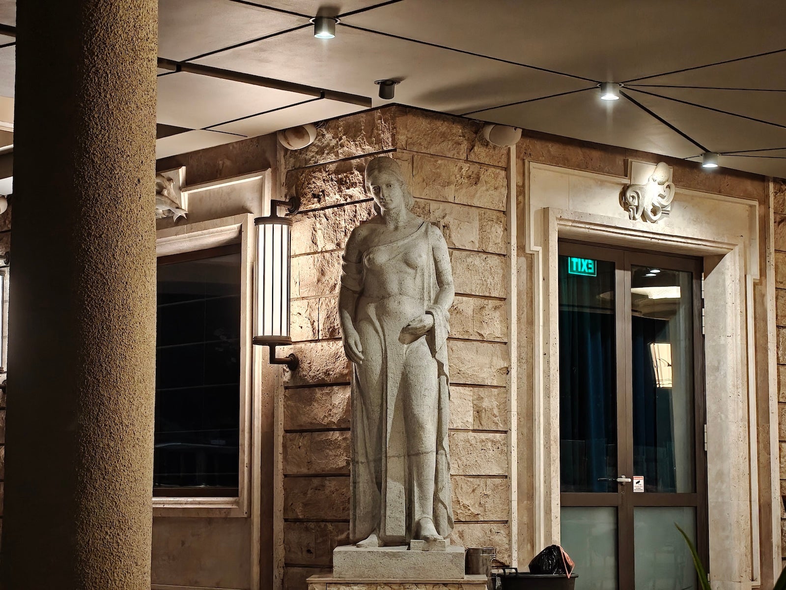 OnePlus 15 - OnePlus 15 vs Galaxy S25 Ultra: Sample Photos Comparison