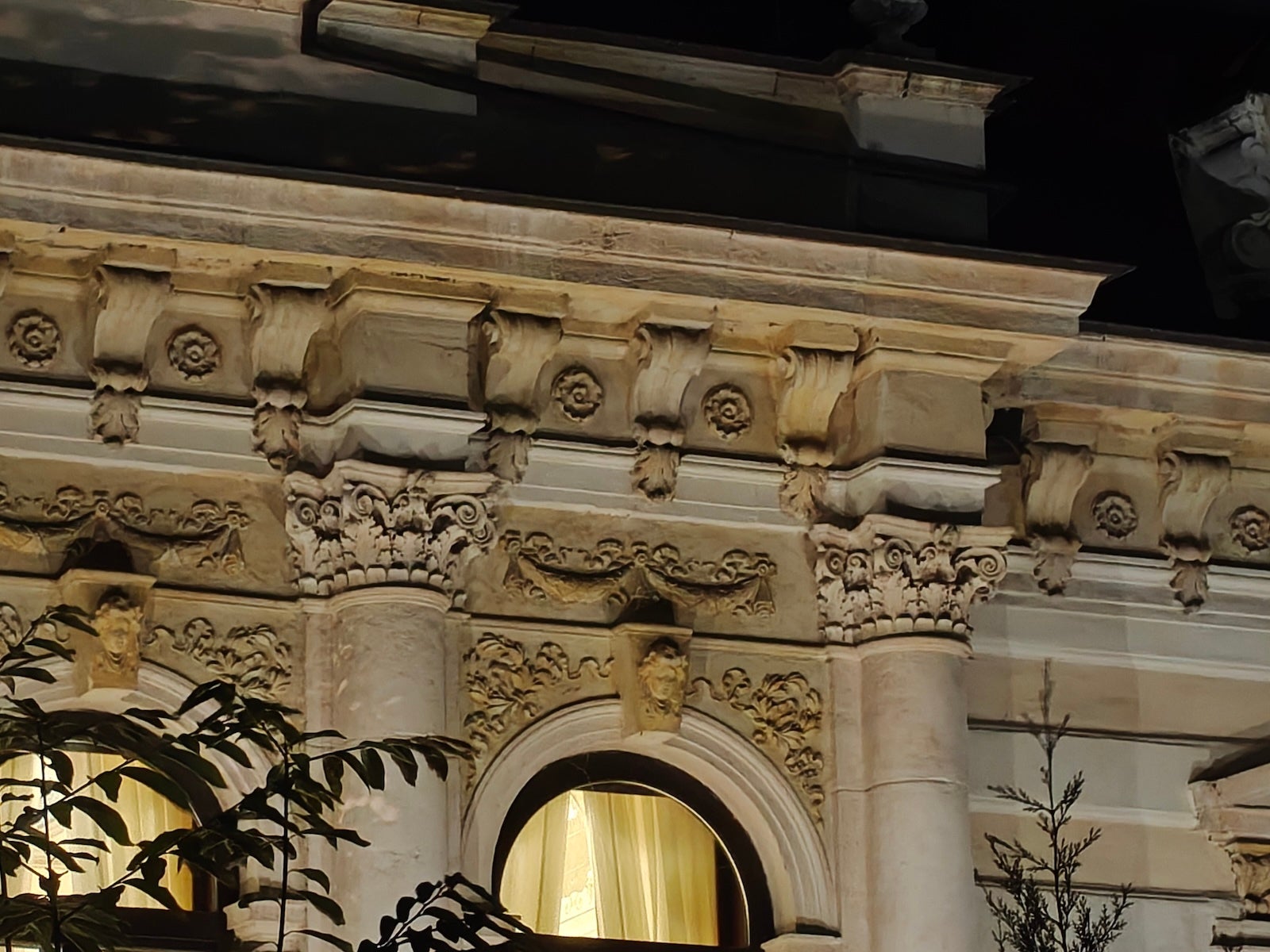 OnePlus 15 - OnePlus 15 vs Galaxy S25 Ultra: Sample Photos Comparison