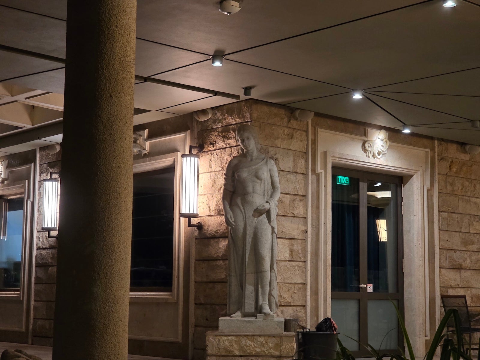 Galaxy S25 Ultra - OnePlus 15 vs Galaxy S25 Ultra: Sample Photos Comparison