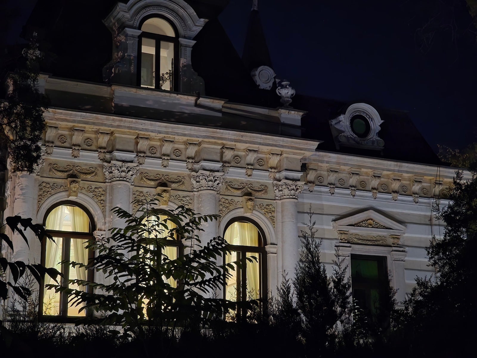 Galaxy S25 Ultra - OnePlus 15 vs Galaxy S25 Ultra: Sample Photos Comparison