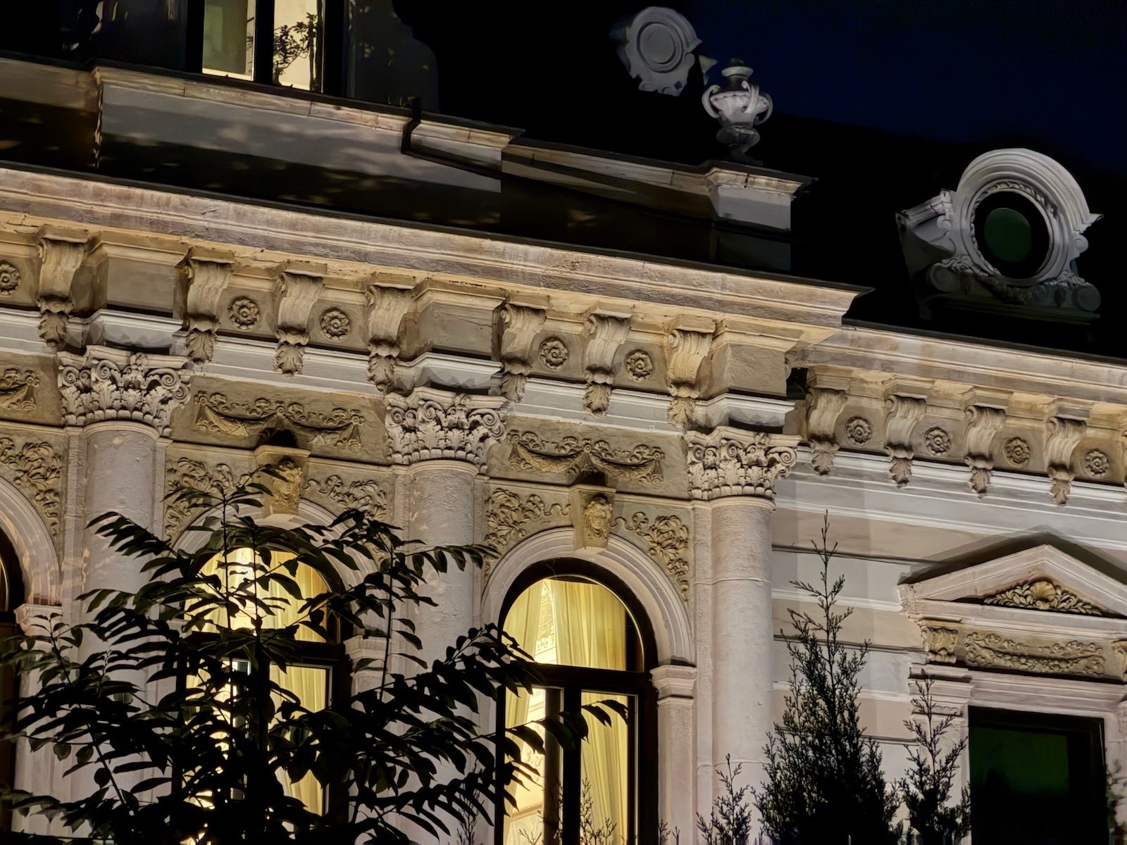 iPhone 17 Pro Max 4X - OnePlus 15 vs iPhone 17 Pro Max: Sample Photos Comparison