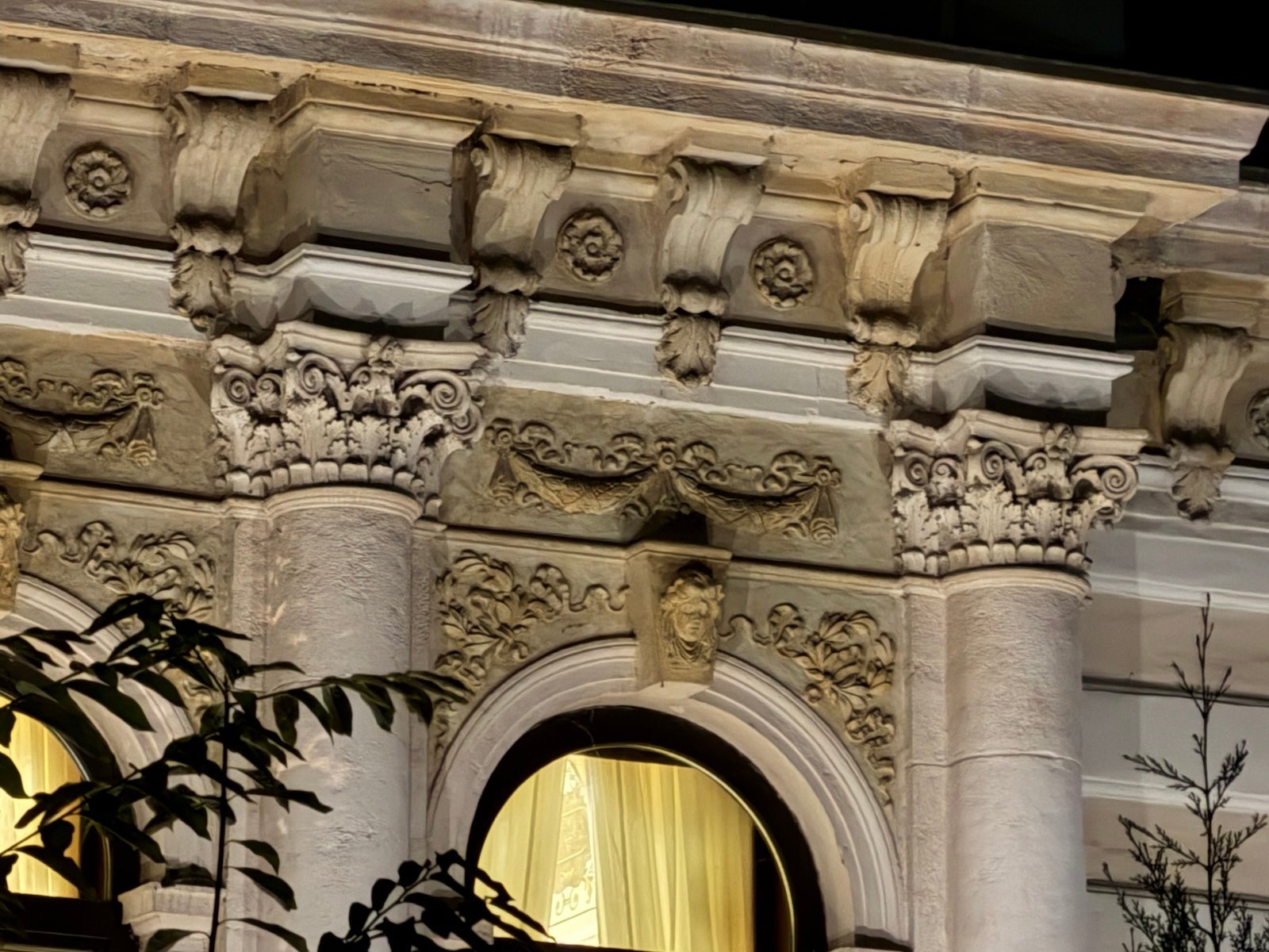 iPhone 17 Pro Max 8X - OnePlus 15 vs iPhone 17 Pro Max: Sample Photos Comparison