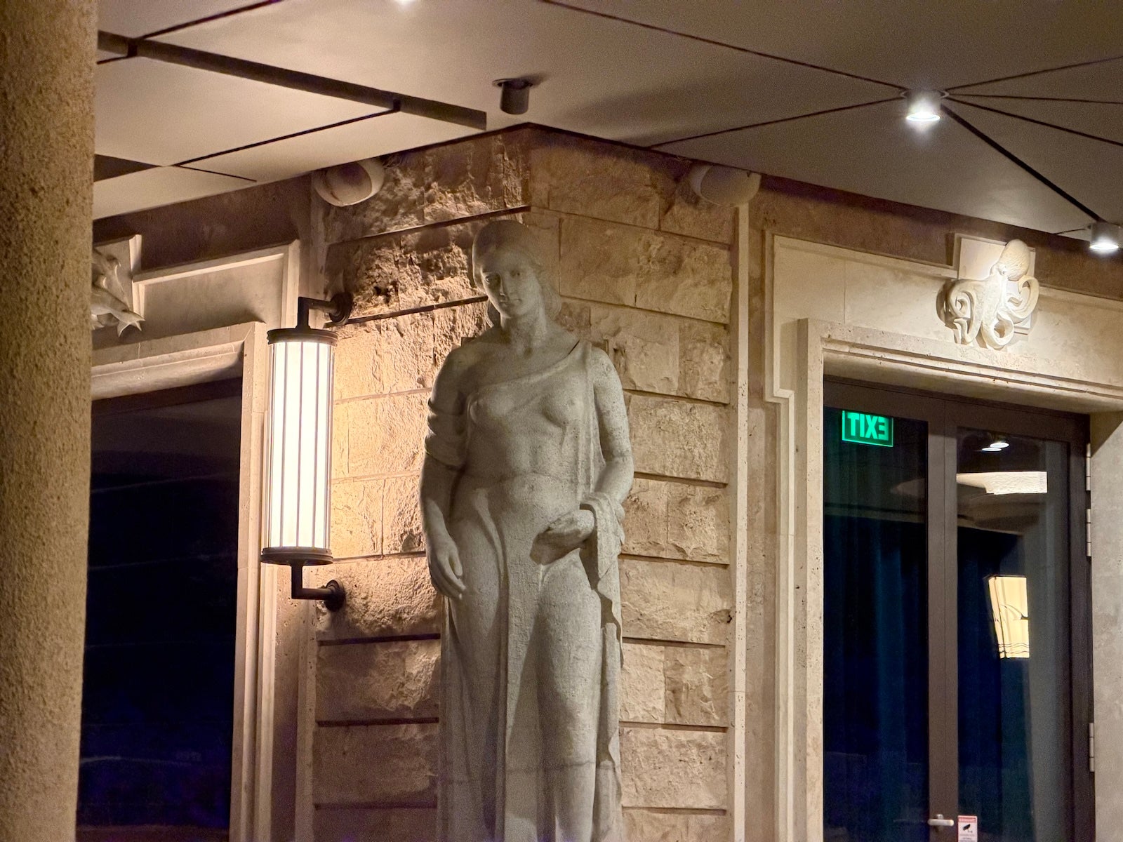 iPhone 17 Pro Max 4X - OnePlus 15 vs iPhone 17 Pro Max: Sample Photos Comparison