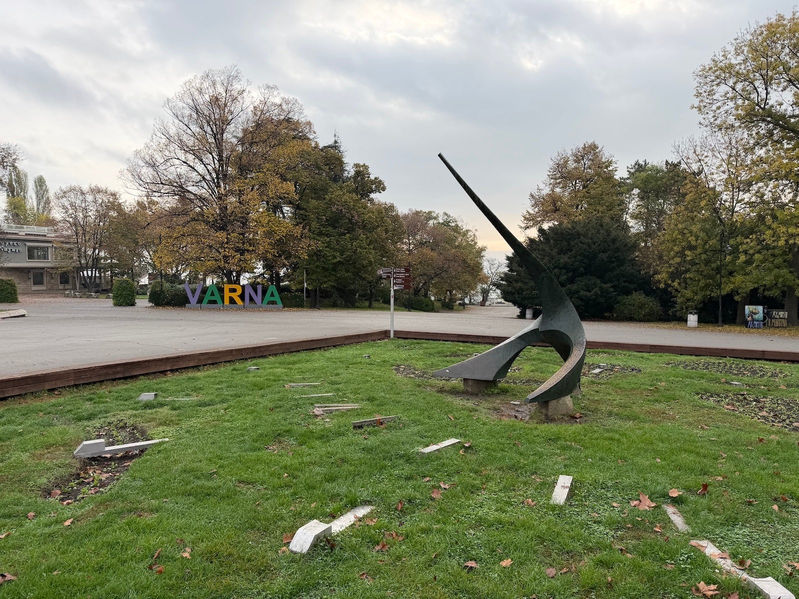 iPhone 17 Pro Max - OnePlus 15 vs iPhone 17 Pro Max: Sample Photos Comparison