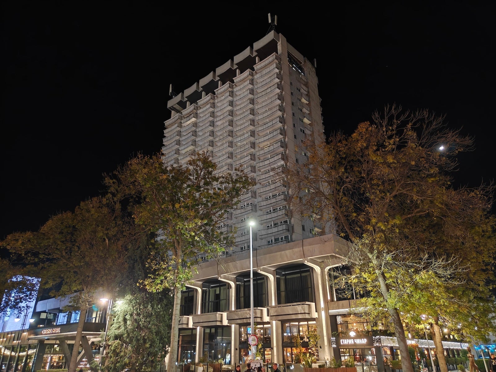 OnePlus 15 - OnePlus 15 vs iPhone 17 Pro Max: Sample Photos Comparison