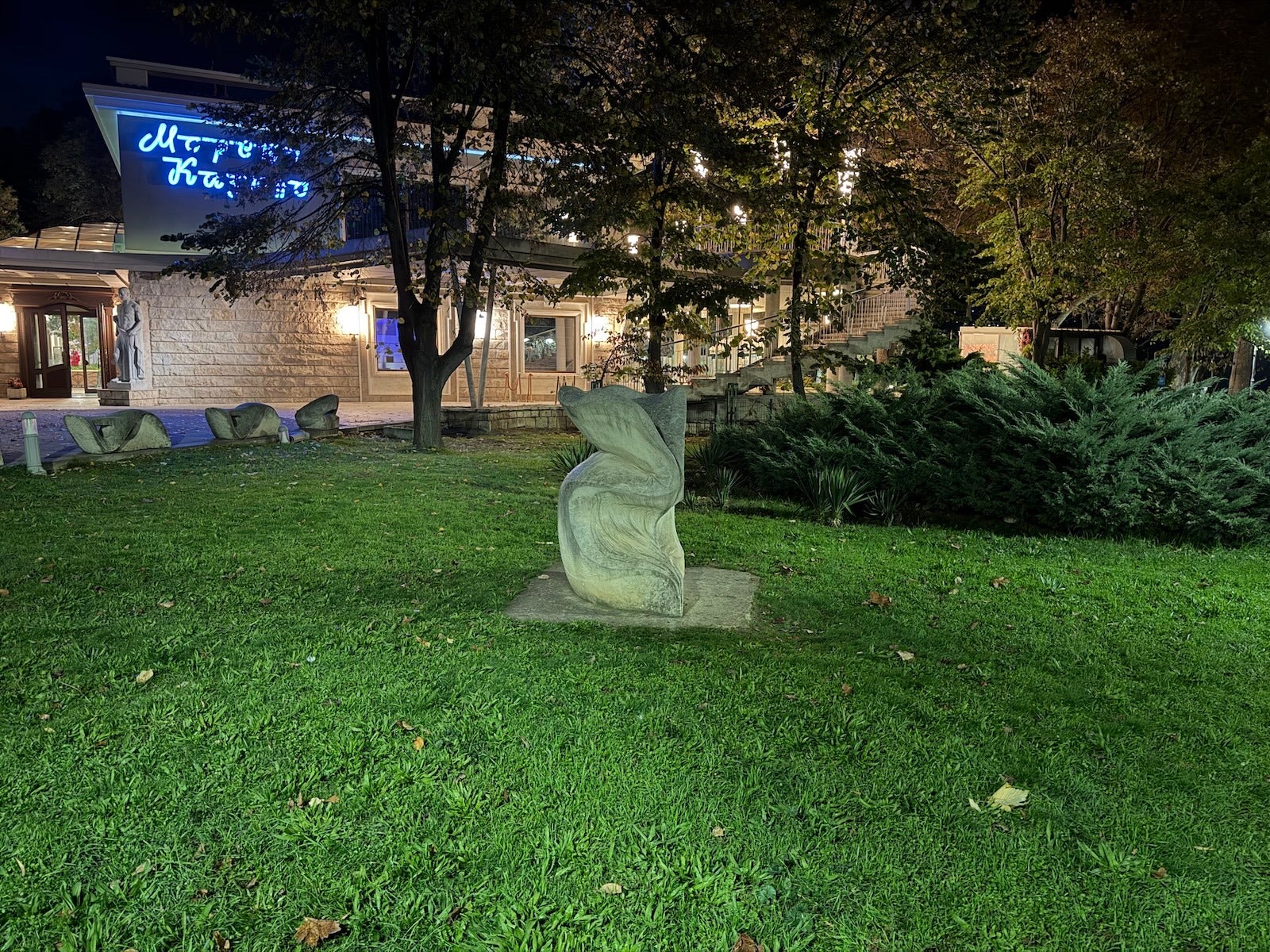 iPhone 17 Pro Max - OnePlus 15 vs iPhone 17 Pro Max: Sample Photos Comparison