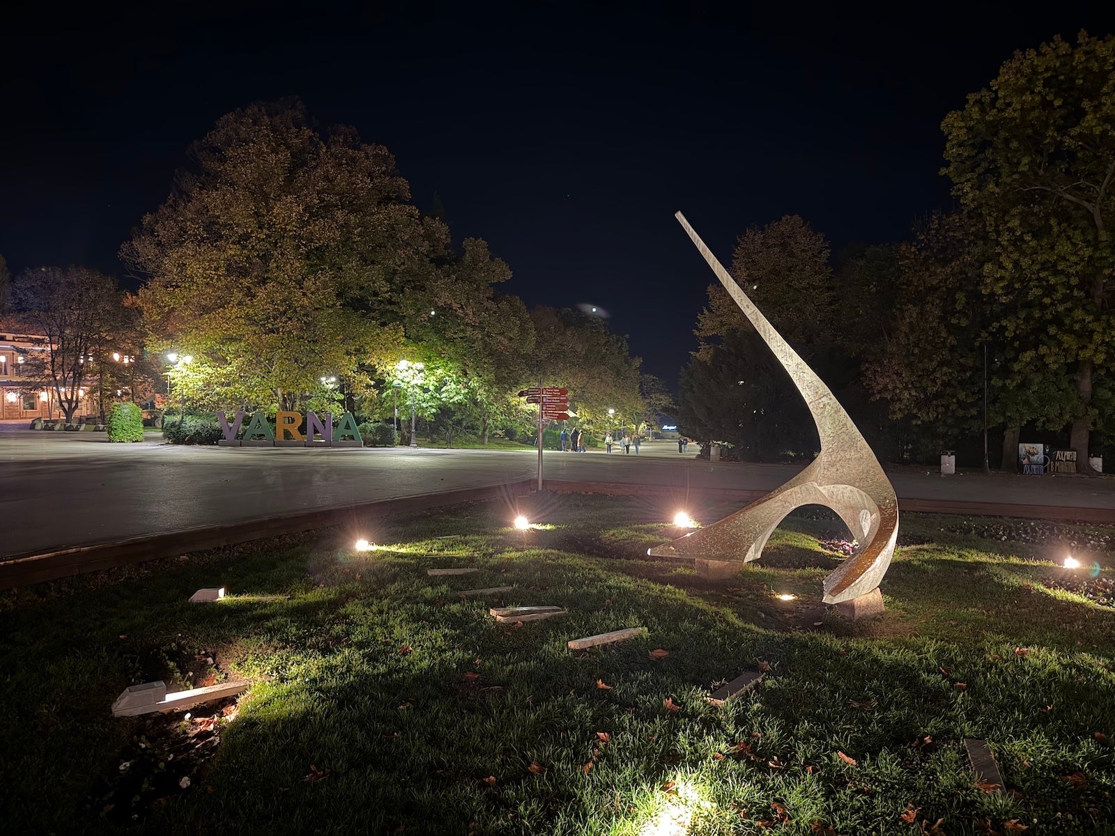 iPhone 17 Pro Max - OnePlus 15 vs iPhone 17 Pro Max: Sample Photos Comparison