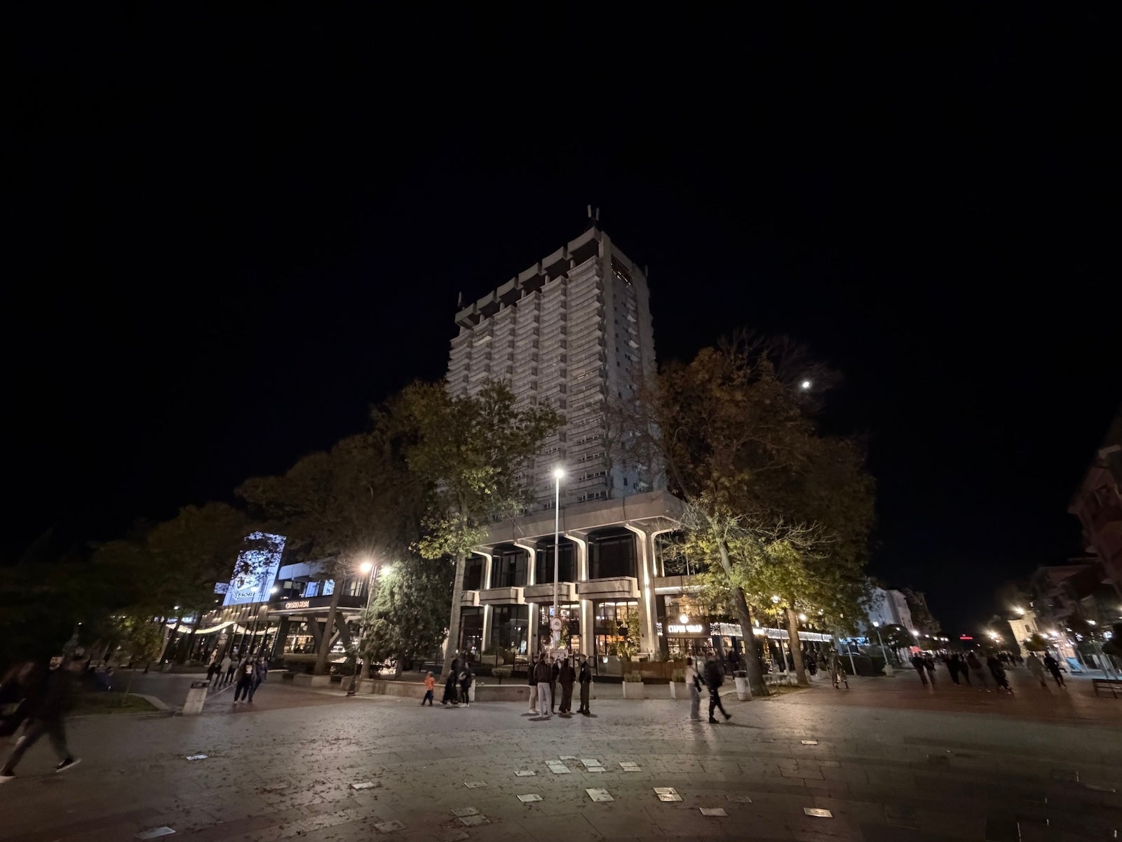 iPhone 17 Pro Max - OnePlus 15 vs iPhone 17 Pro Max: Sample Photos Comparison