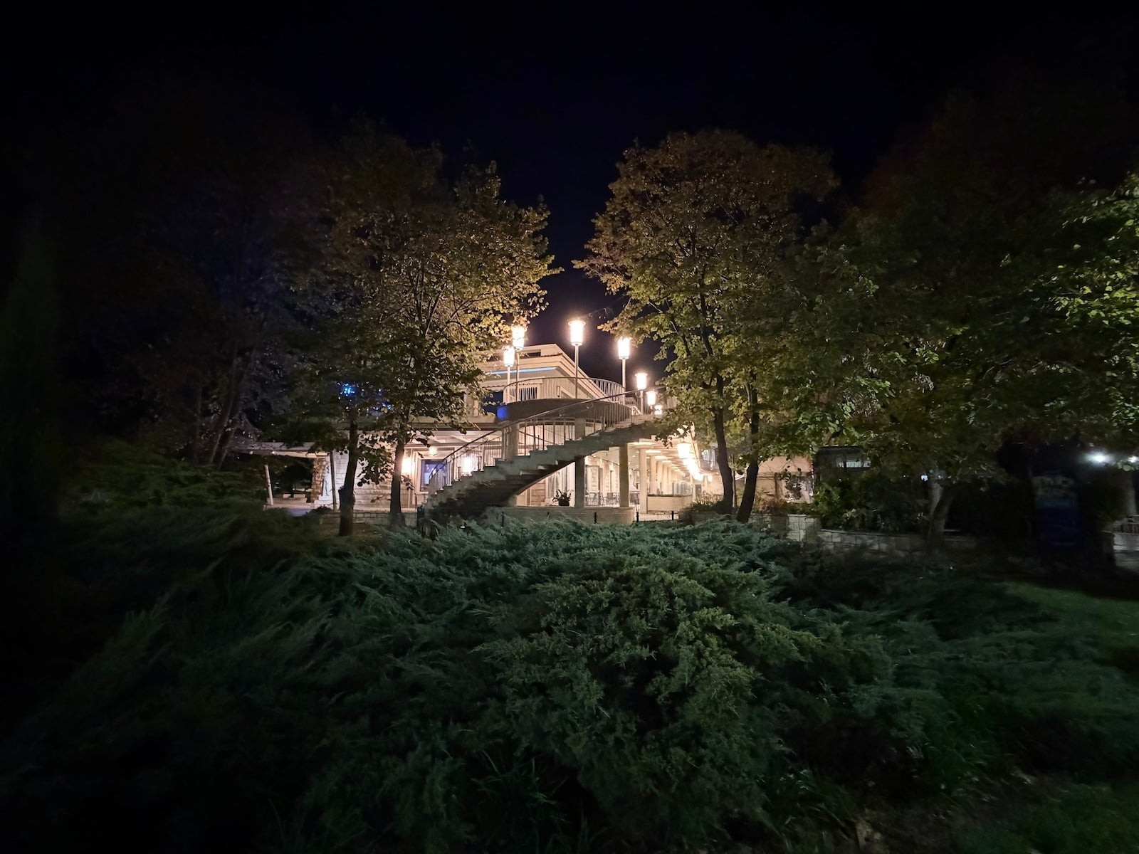 iPhone 17 Pro Max - OnePlus 15 vs iPhone 17 Pro Max: Sample Photos Comparison