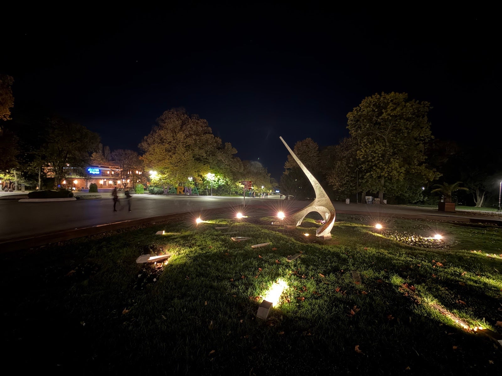 iPhone 17 Pro Max - OnePlus 15 vs iPhone 17 Pro Max: Sample Photos Comparison