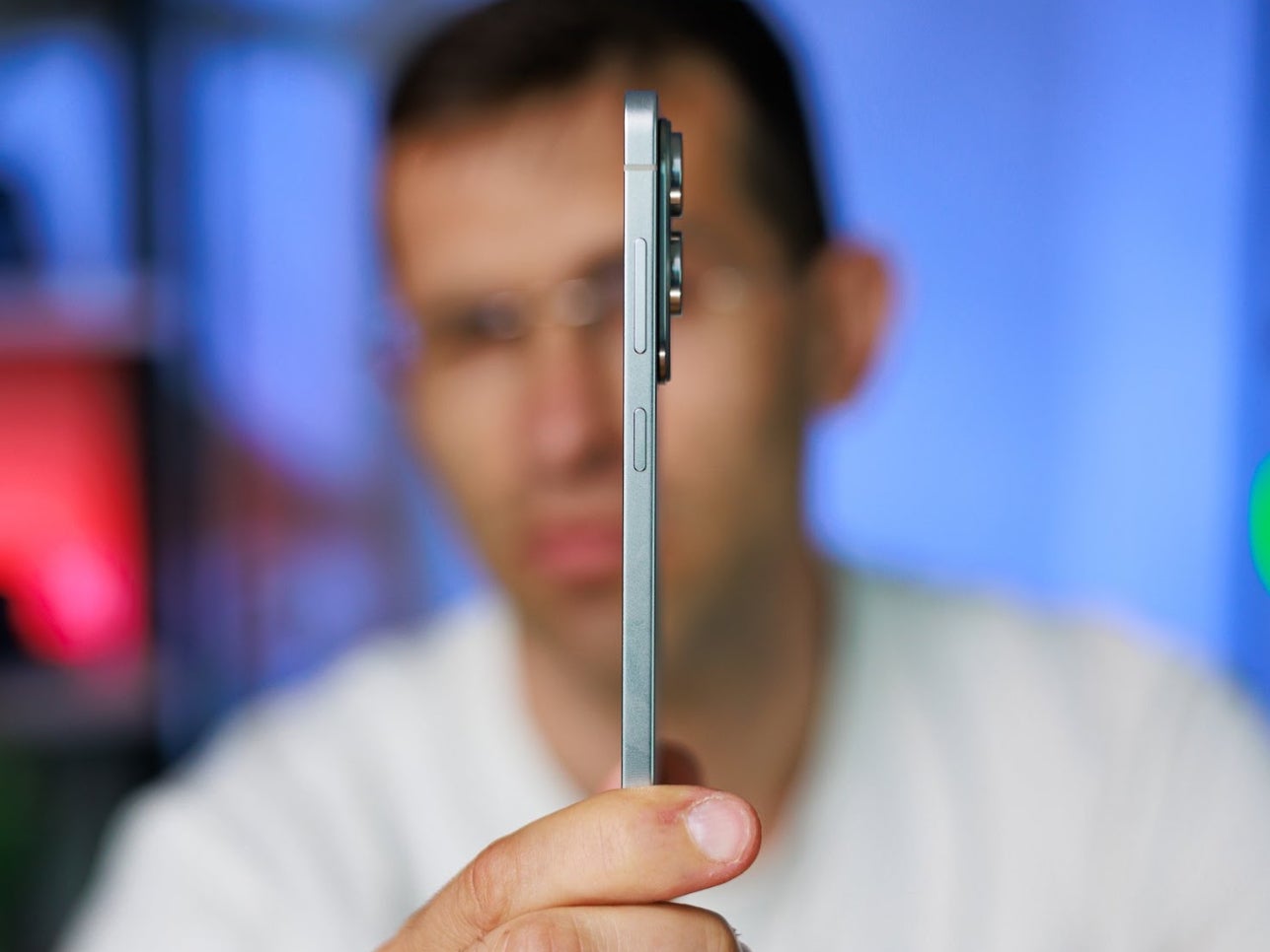 Samsung Galaxy S25 Edge side view