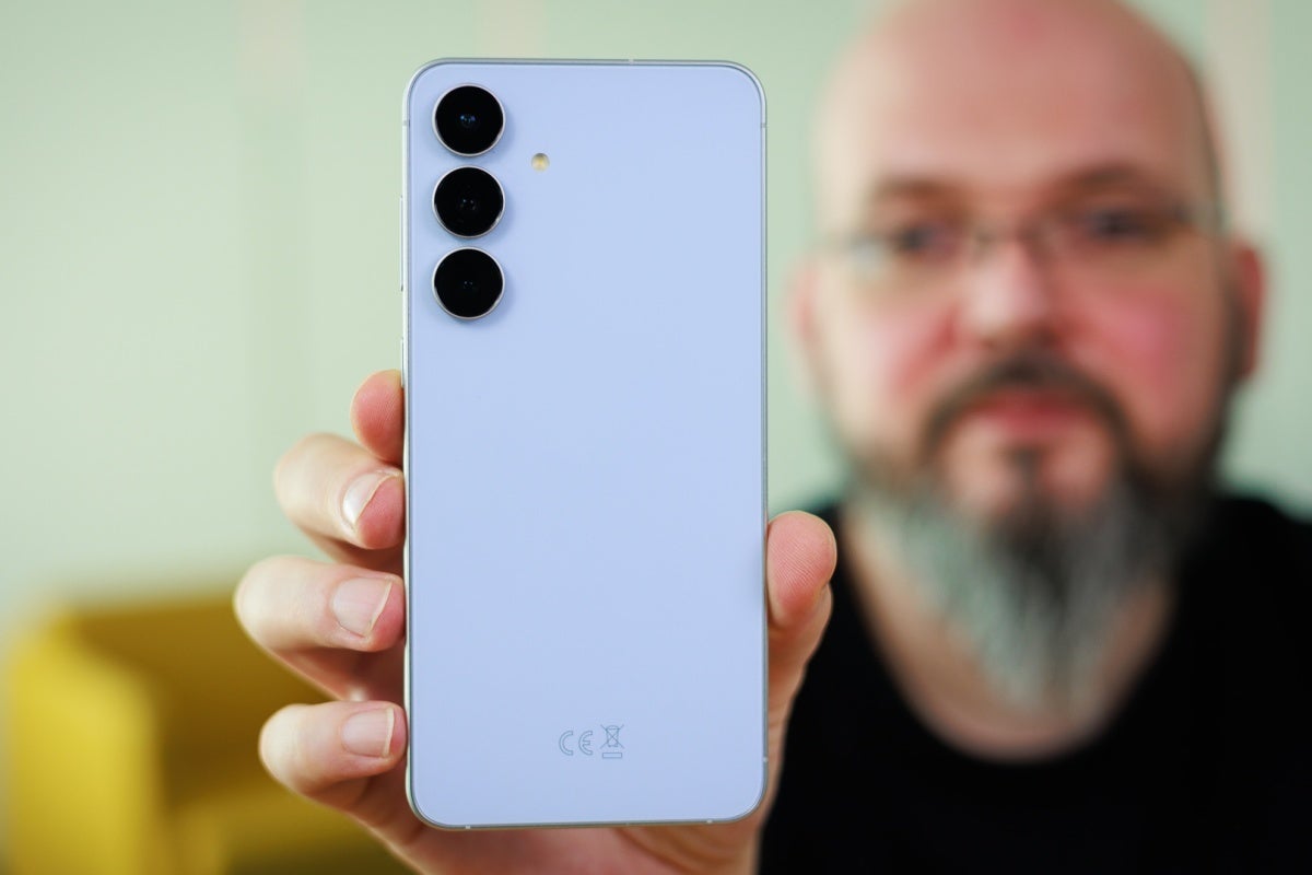 Samsung Galaxy S25 FE back