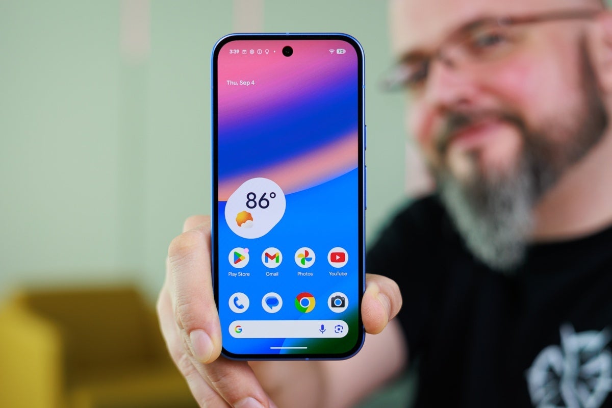 Google Pixel 10 screen