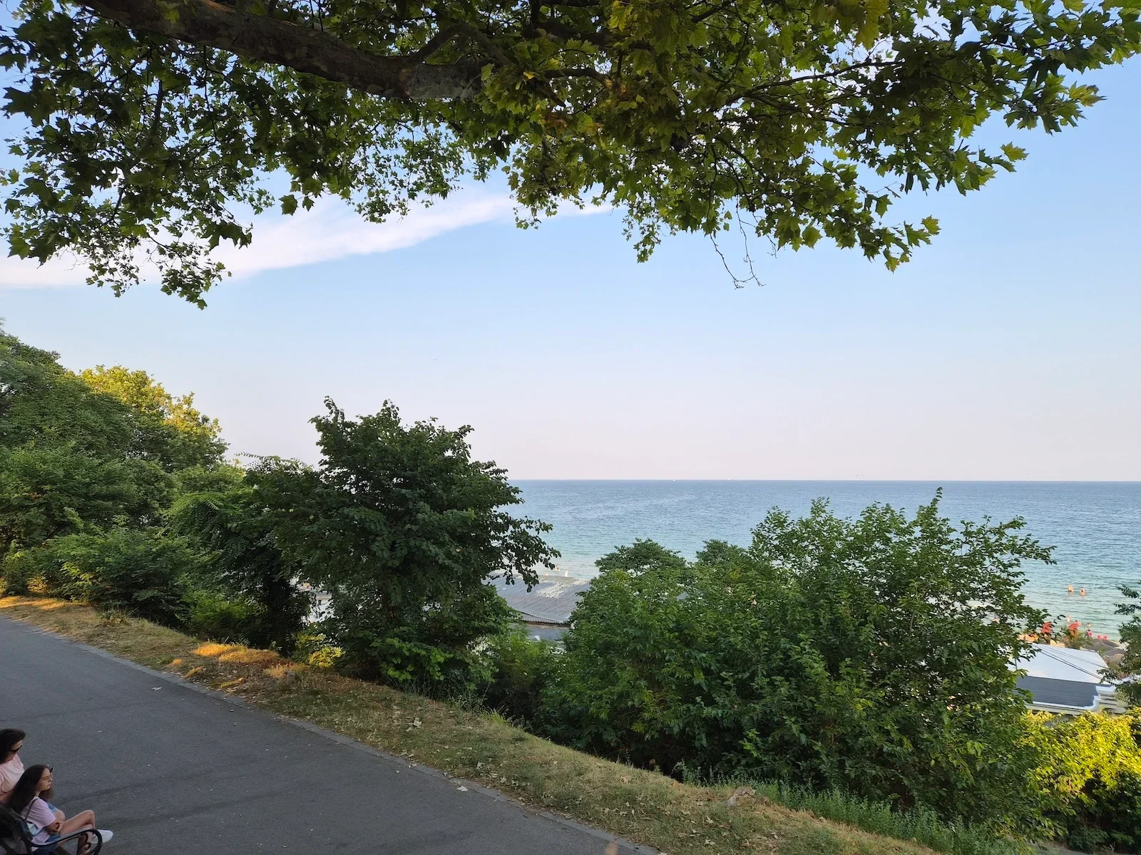 Flip 7 - Razr Ultra (2025) vs Galaxy Z Flip 7: The ultimate flip phone dilemma this Black Friday