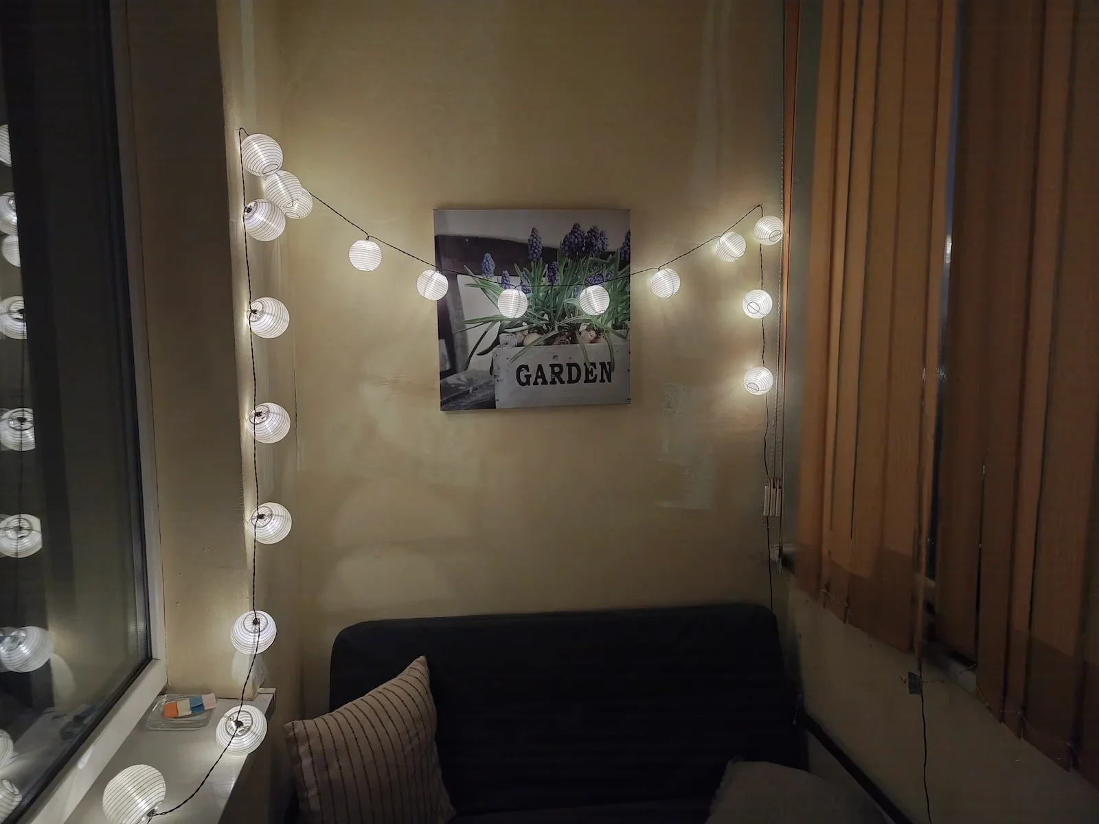 Razr Ultra (2025) - Razr Ultra (2025) vs Galaxy Z Flip 7: The ultimate flip phone dilemma this Black Friday