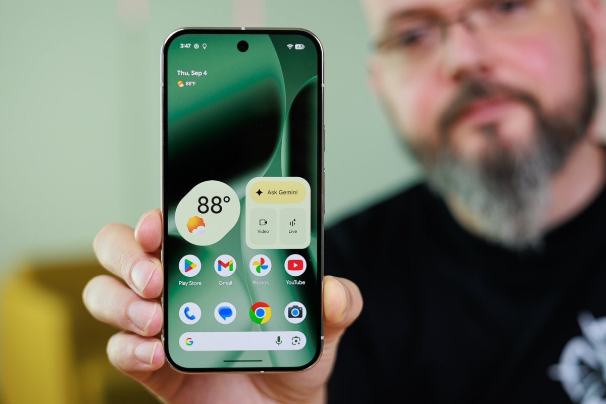 Google Pixel 10 Pro screen