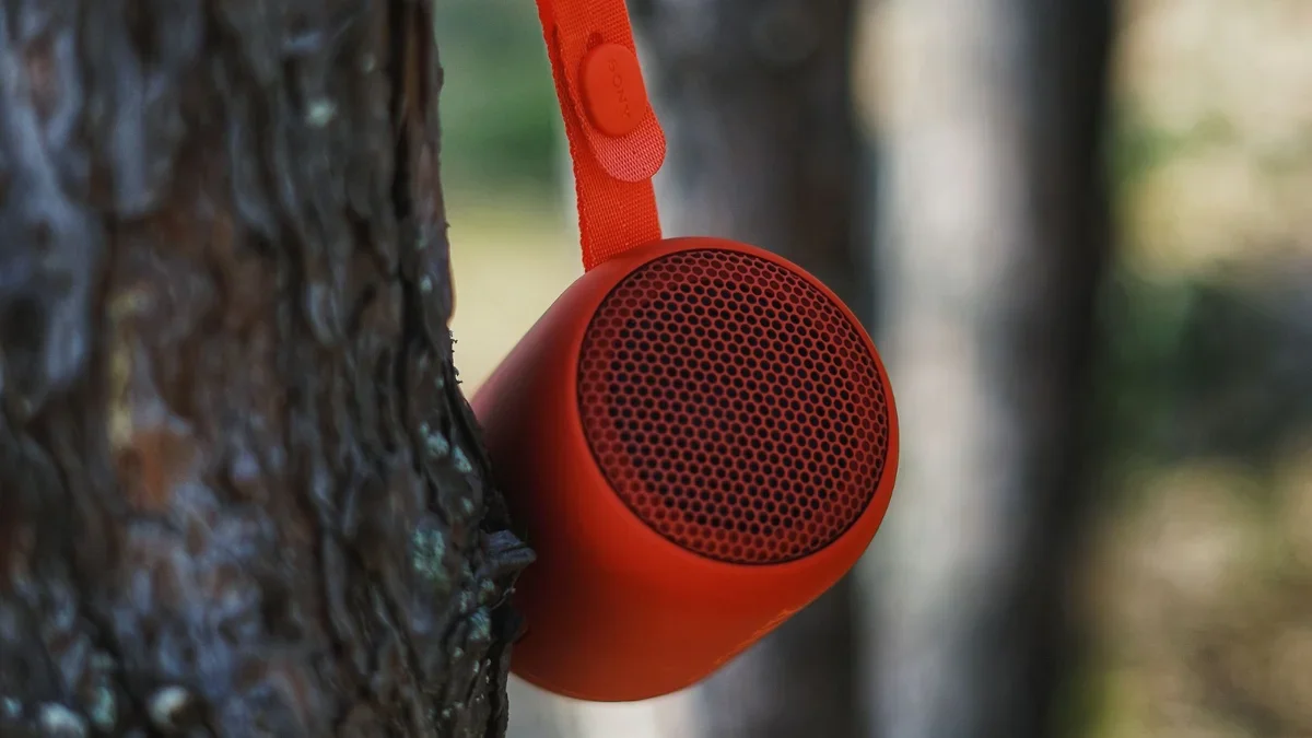 It&#039;s close to a small Bluetooth speaker - Why iPhones and Galaxies still sound weak—and this phone fixes it