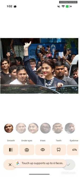 Screenshot shows how group shots work with Touch Up.