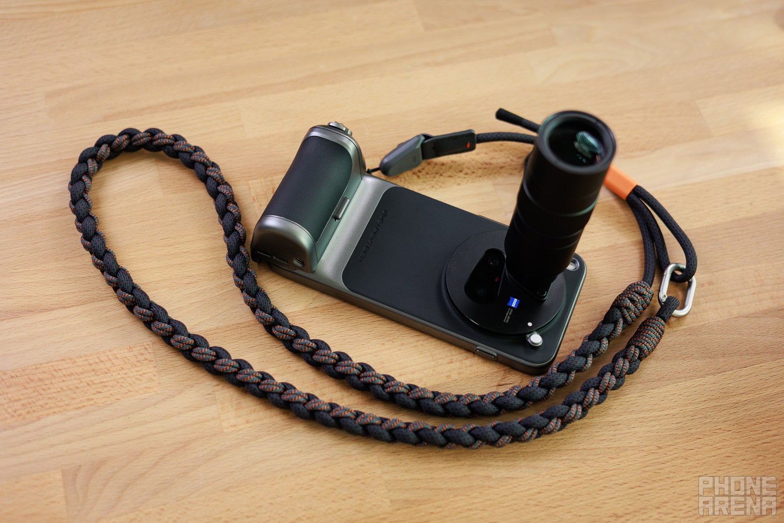 Is it a phone? Is it a camera? It's super-geek! (Image credit - PhoneArena) - This new smartphone photography trend is big, but Apple and Samsung are missing out