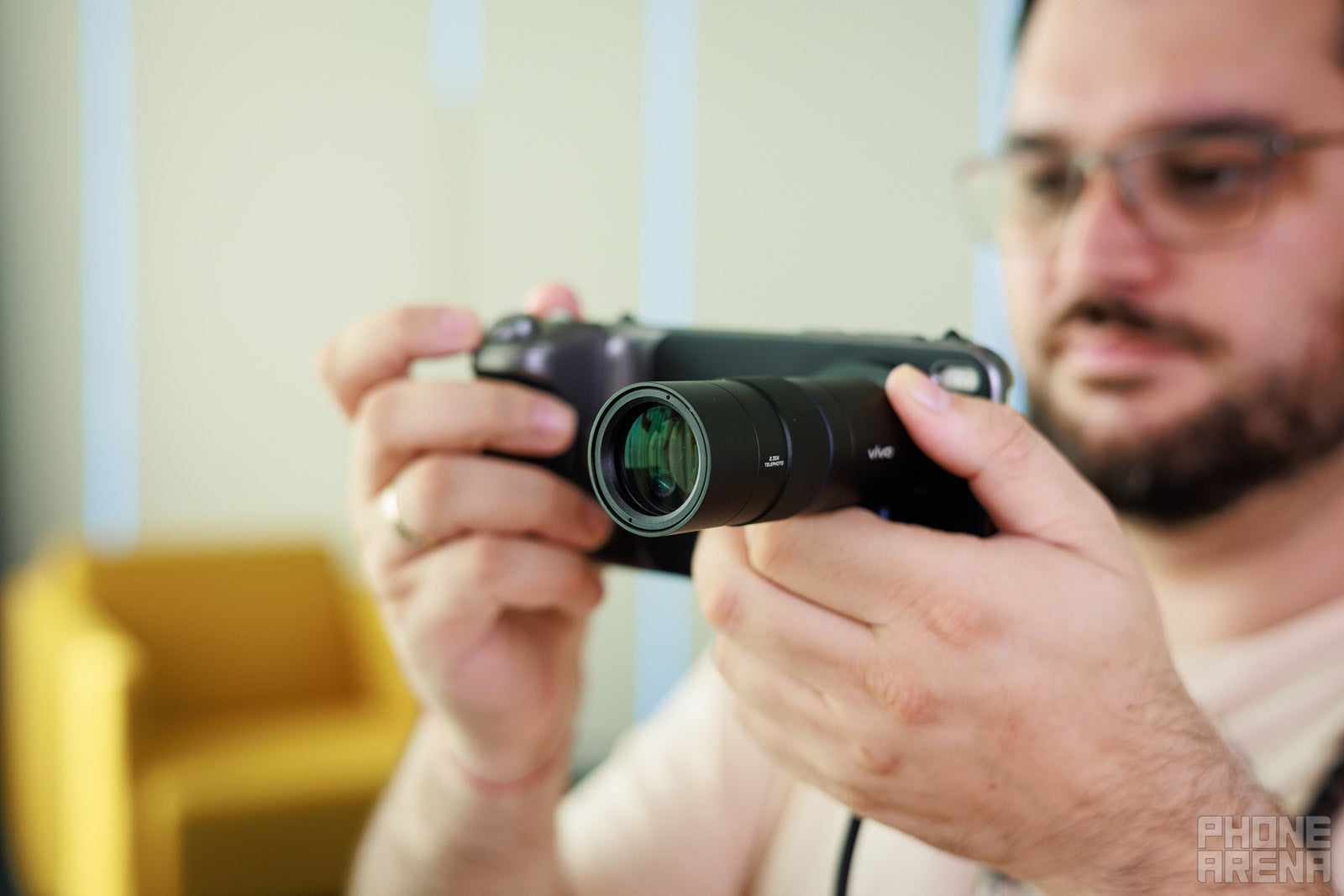 It's not just about the zoom. It's about the framing, the compression, the creamy bokeh (Image credit - PhoneArena) - This new smartphone photography trend is big, but Apple and Samsung are missing out