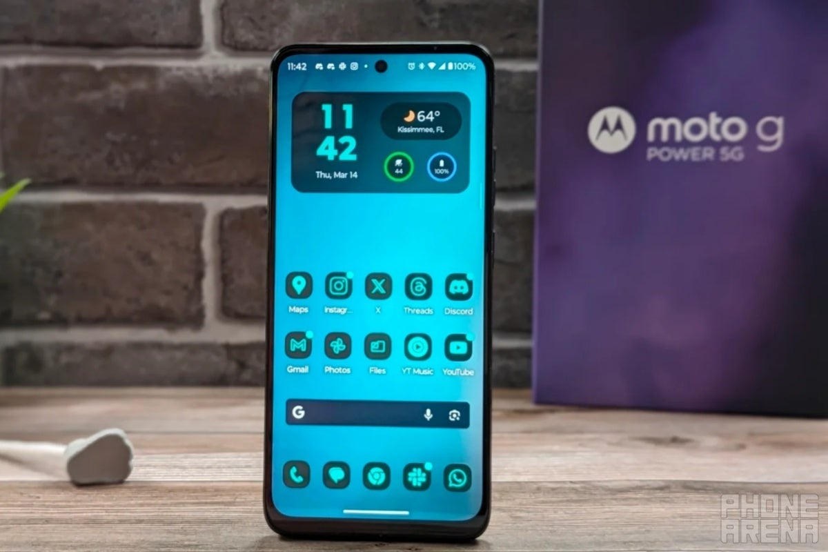 That's a pretty decent screen for such an ultra-affordable phone. | Image Credit -- PhoneArena - Brilliant Year End sale makes Motorola's timeless Moto G Power 5G (2024) cheaper than ever before