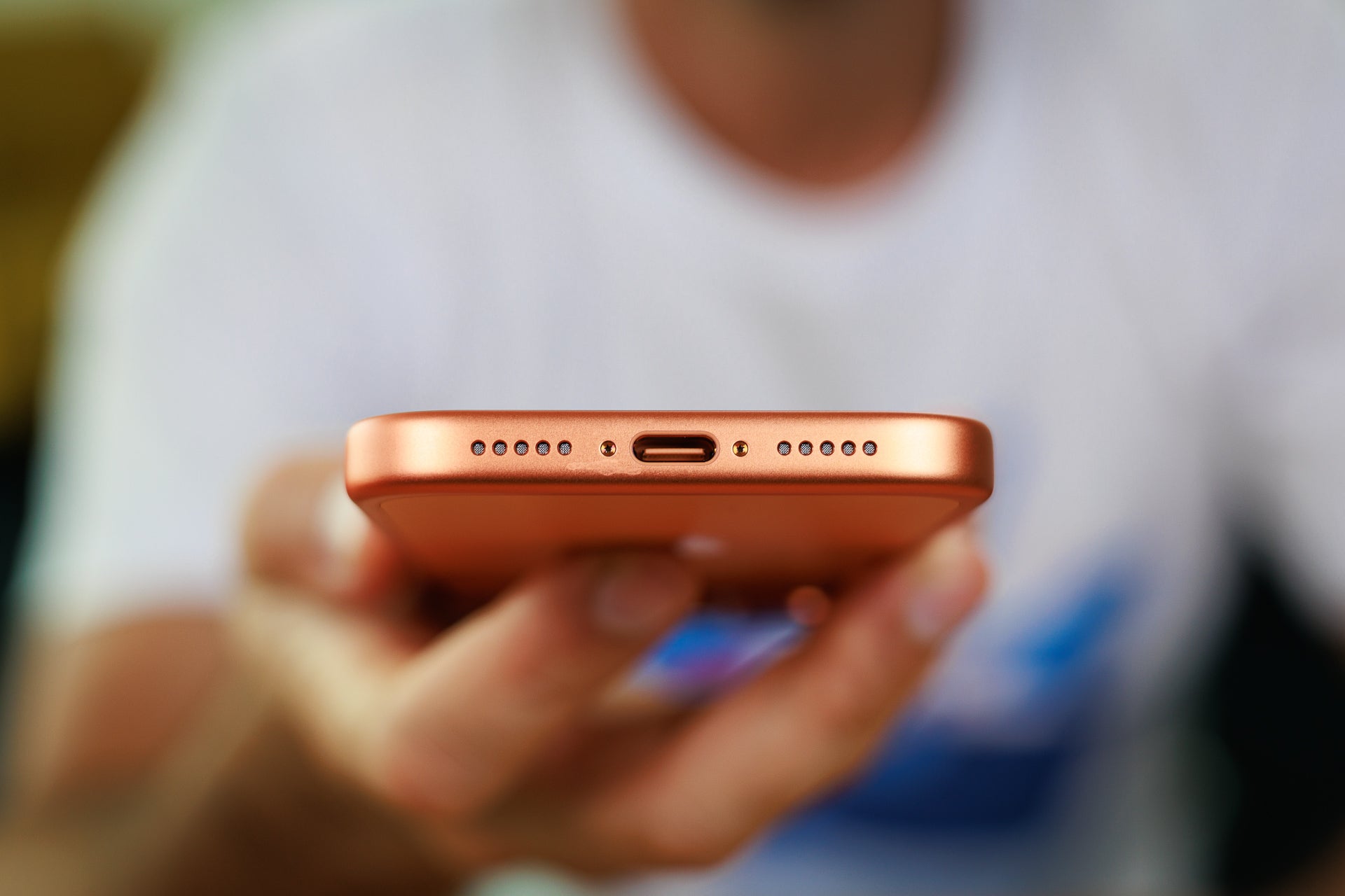 The static is heard from the bottom speaker of the iPhone 17 Pro. | Image credit &ndash; PhoneArena - iPhone 17 Pro users report a strange charging issue Apple still hasn&rsquo;t addressed